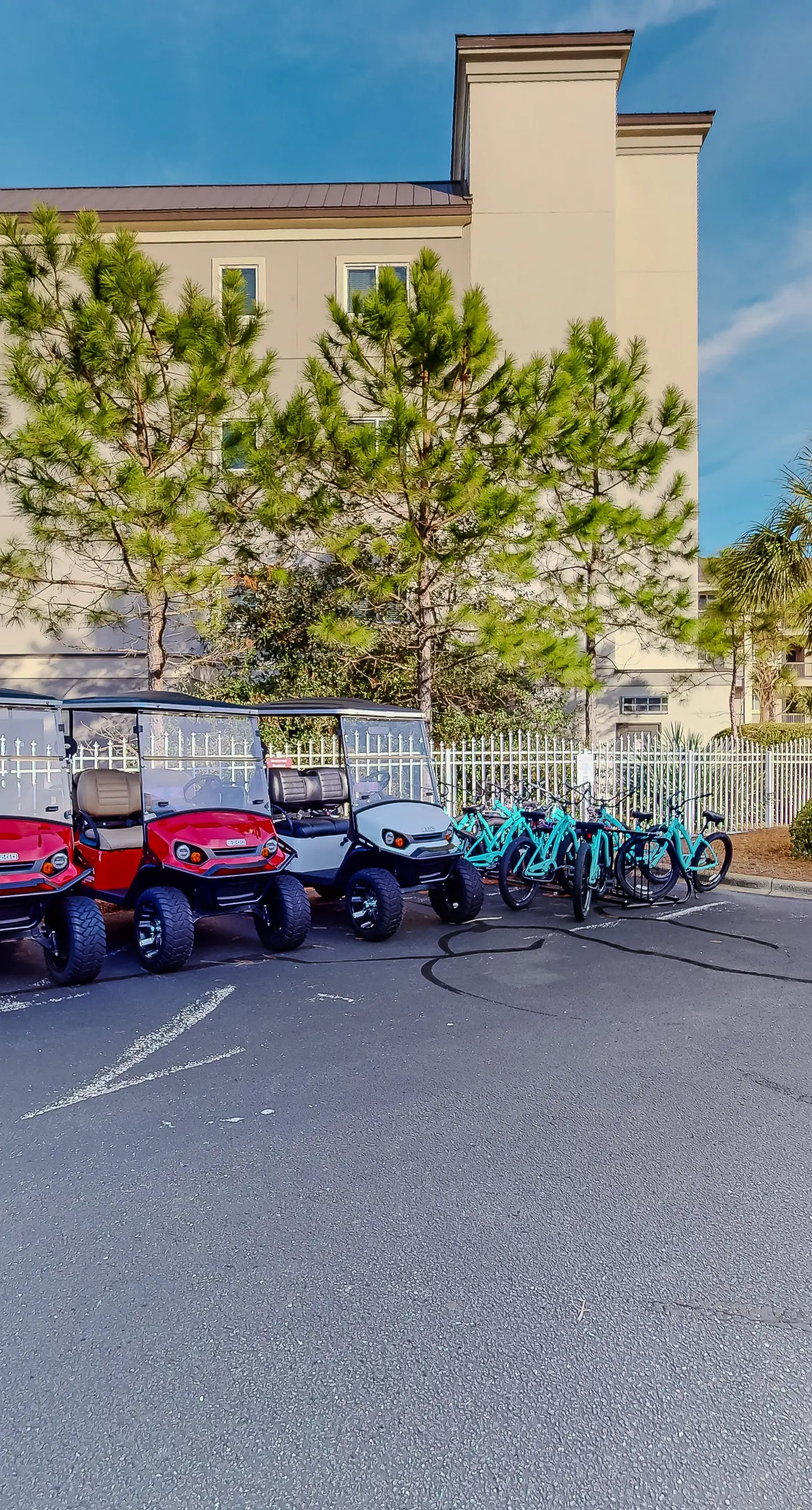 Ocean view condo with high-speed WiFi, balcony, shared pool, & beach access