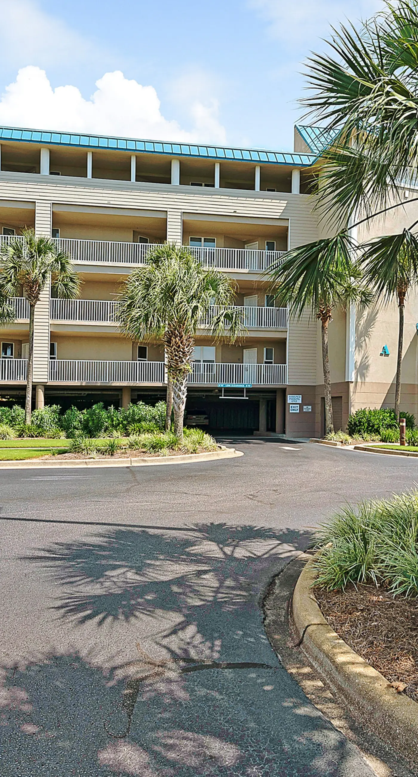 Ocean view condo with high-speed WiFi, balcony, shared pool, & beach access