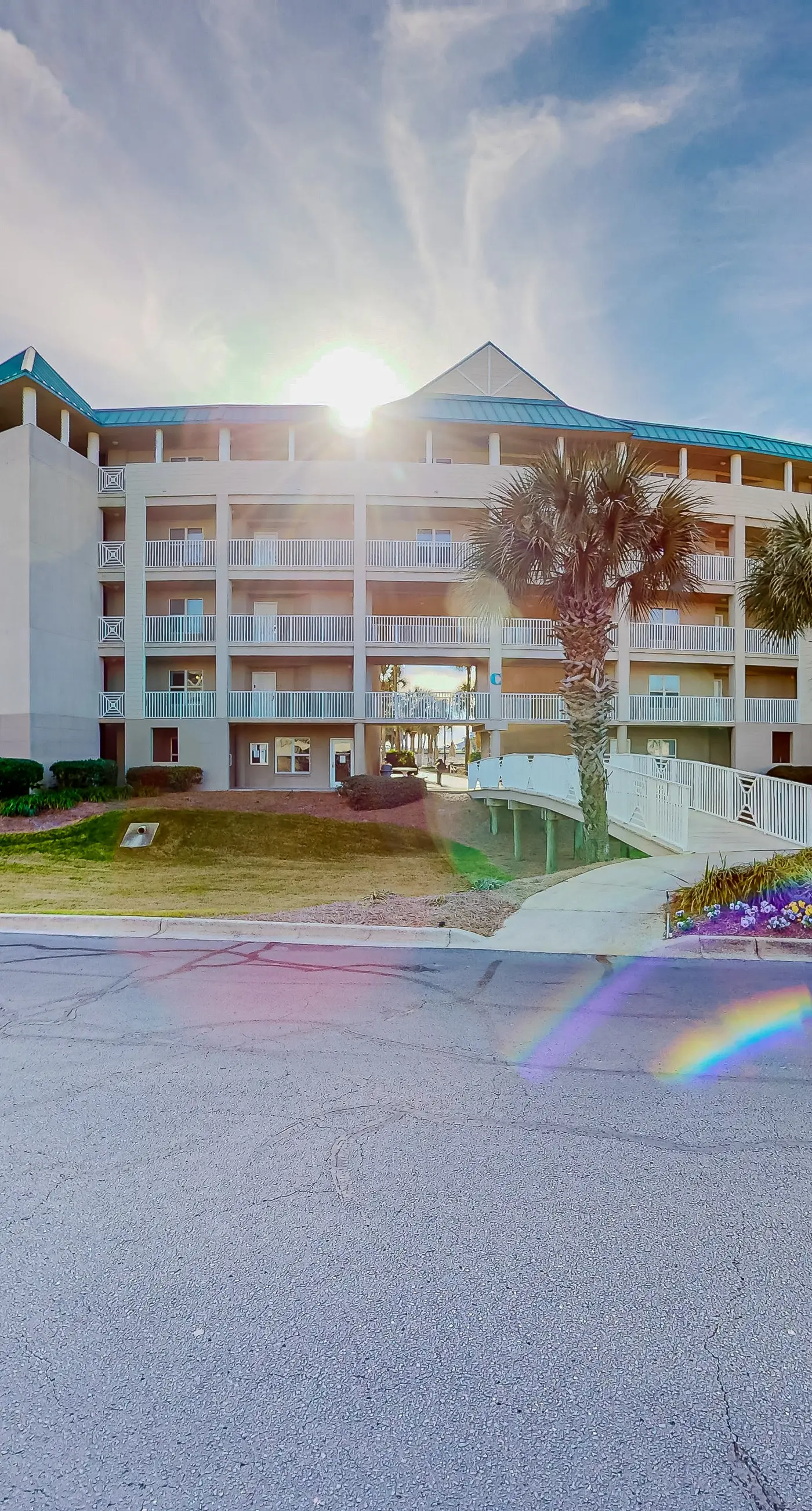 Ocean view condo with high-speed WiFi, balcony, shared pool, & beach access