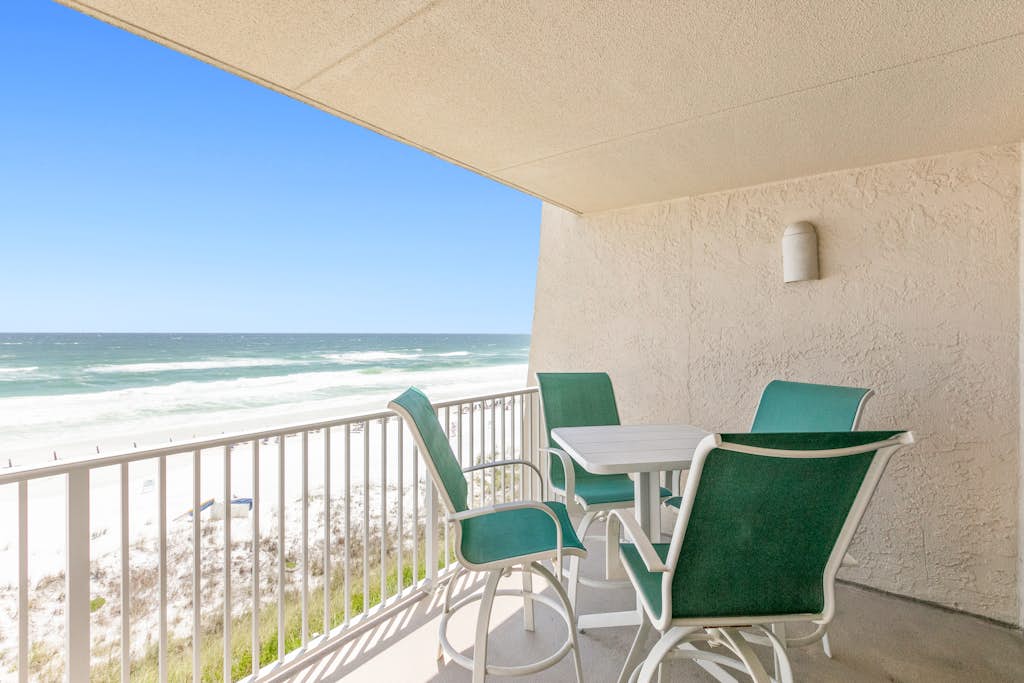 Well-equipped Gulf-front condo on 3rd floor with outdoor pool, grills & gym
