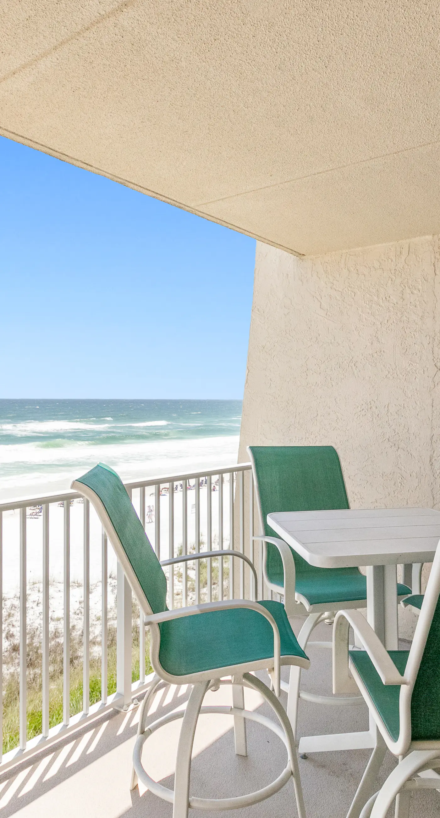 Well-equipped Gulf-front condo on 3rd floor with outdoor pool, grills & gym