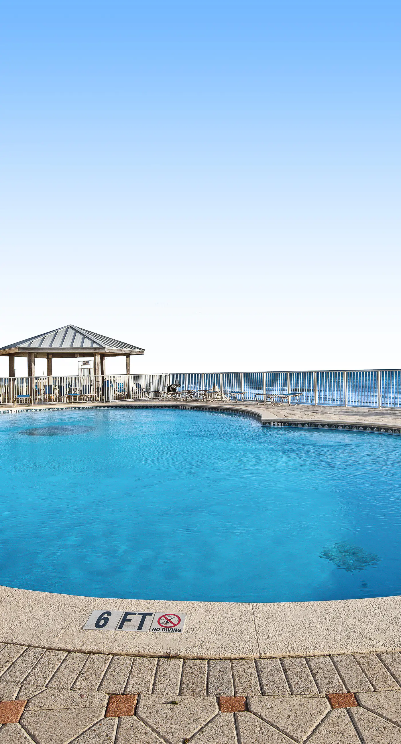 Well-equipped Gulf-front condo on 3rd floor with outdoor pool, grills & gym