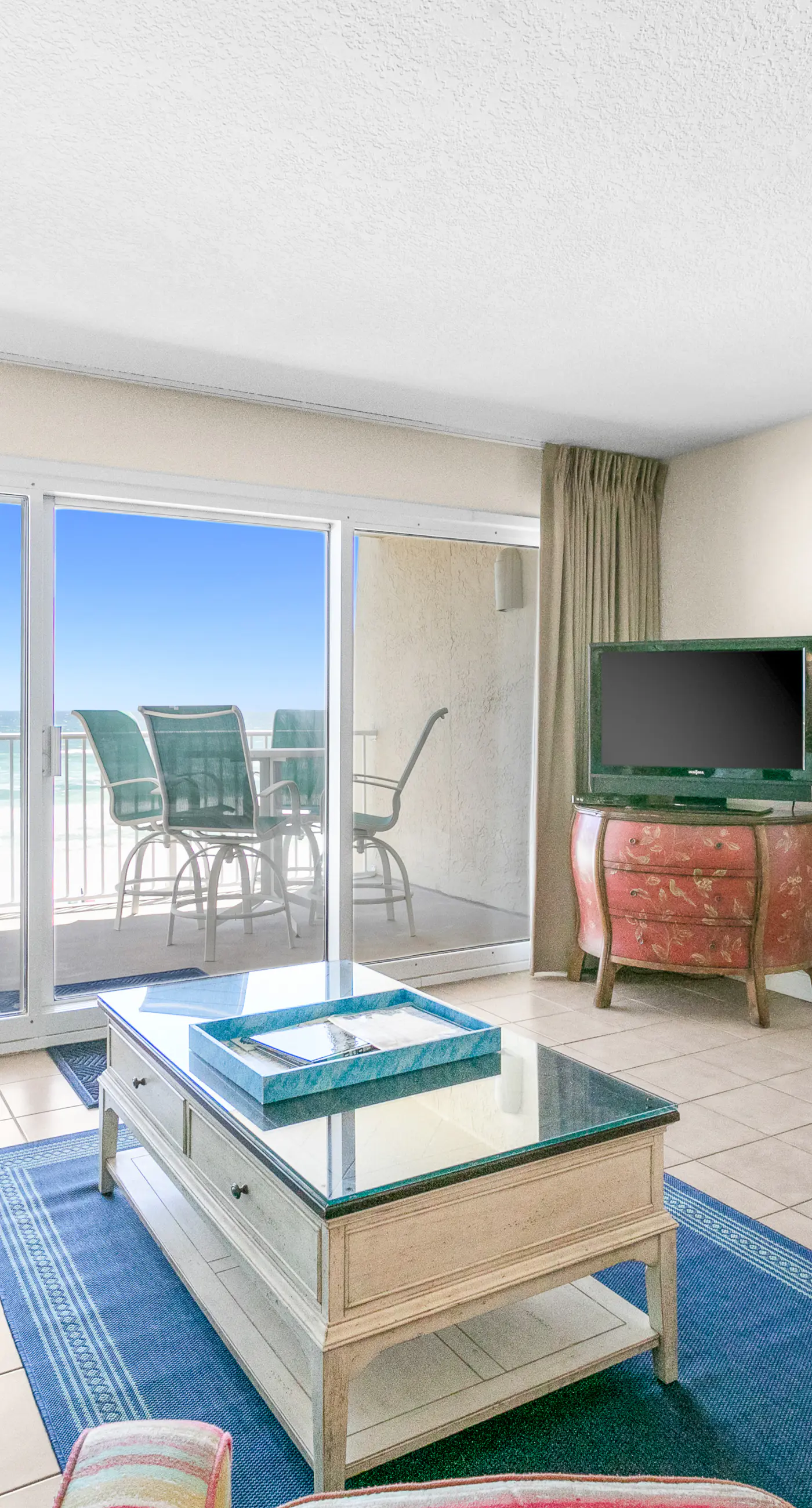 Well-equipped Gulf-front condo on 3rd floor with outdoor pool, grills & gym