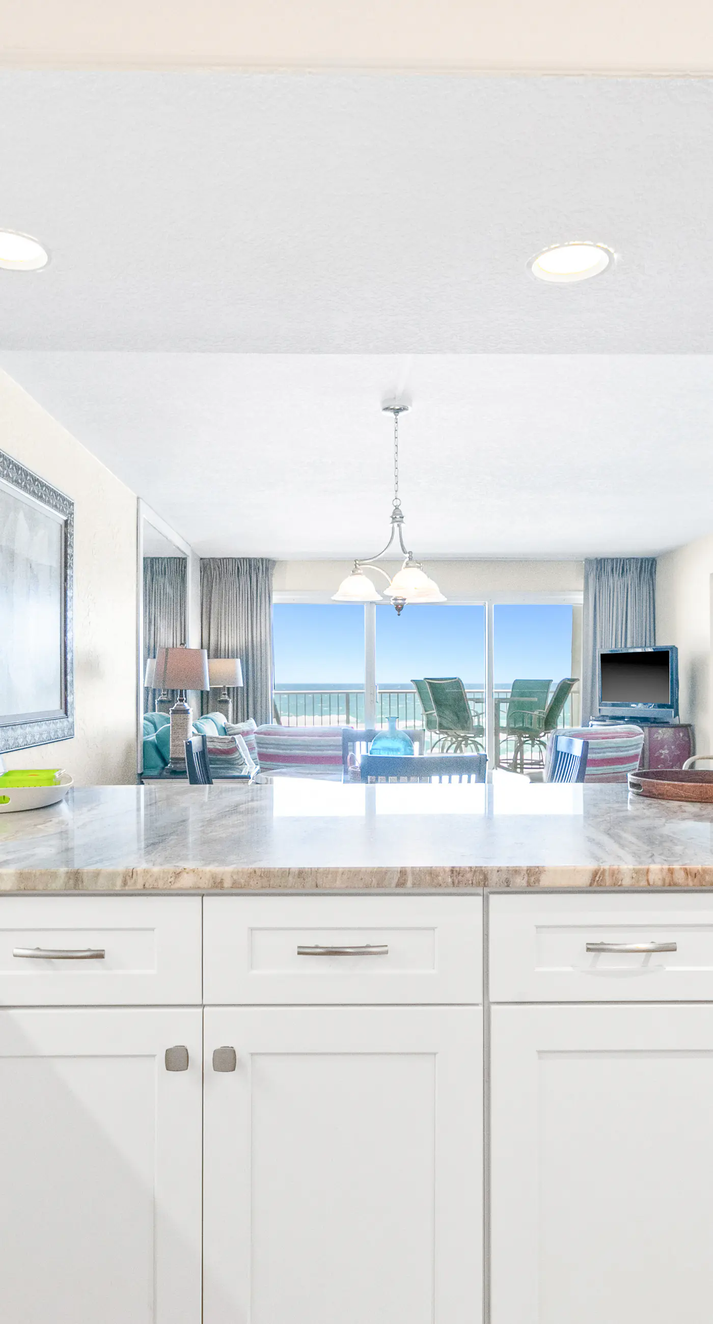 Well-equipped Gulf-front condo on 3rd floor with outdoor pool, grills & gym