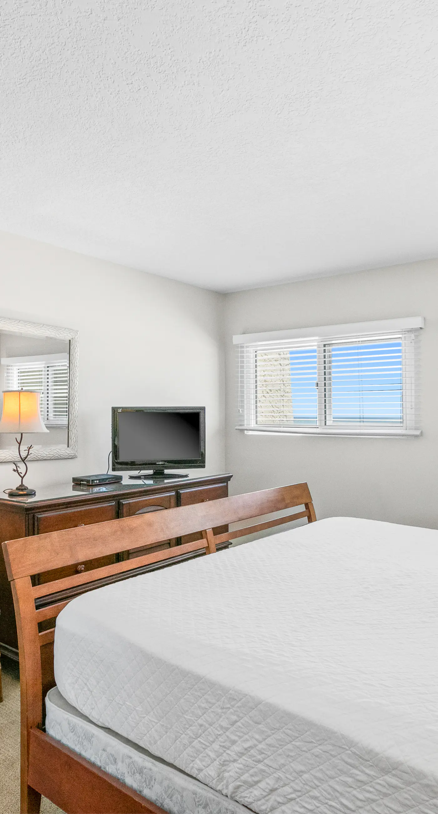 Well-equipped Gulf-front condo on 3rd floor with outdoor pool, grills & gym