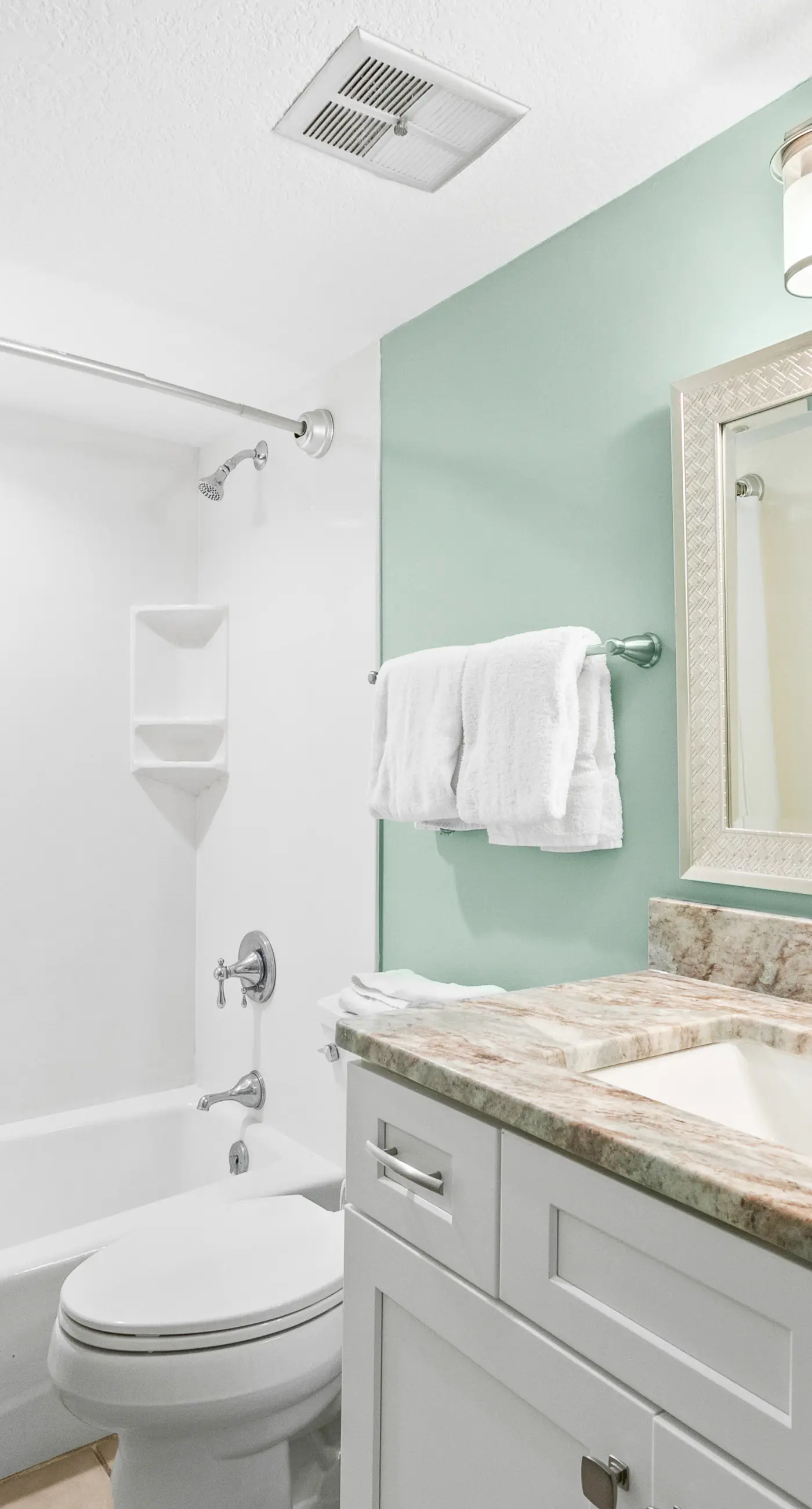 Well-equipped Gulf-front condo on 3rd floor with outdoor pool, grills & gym