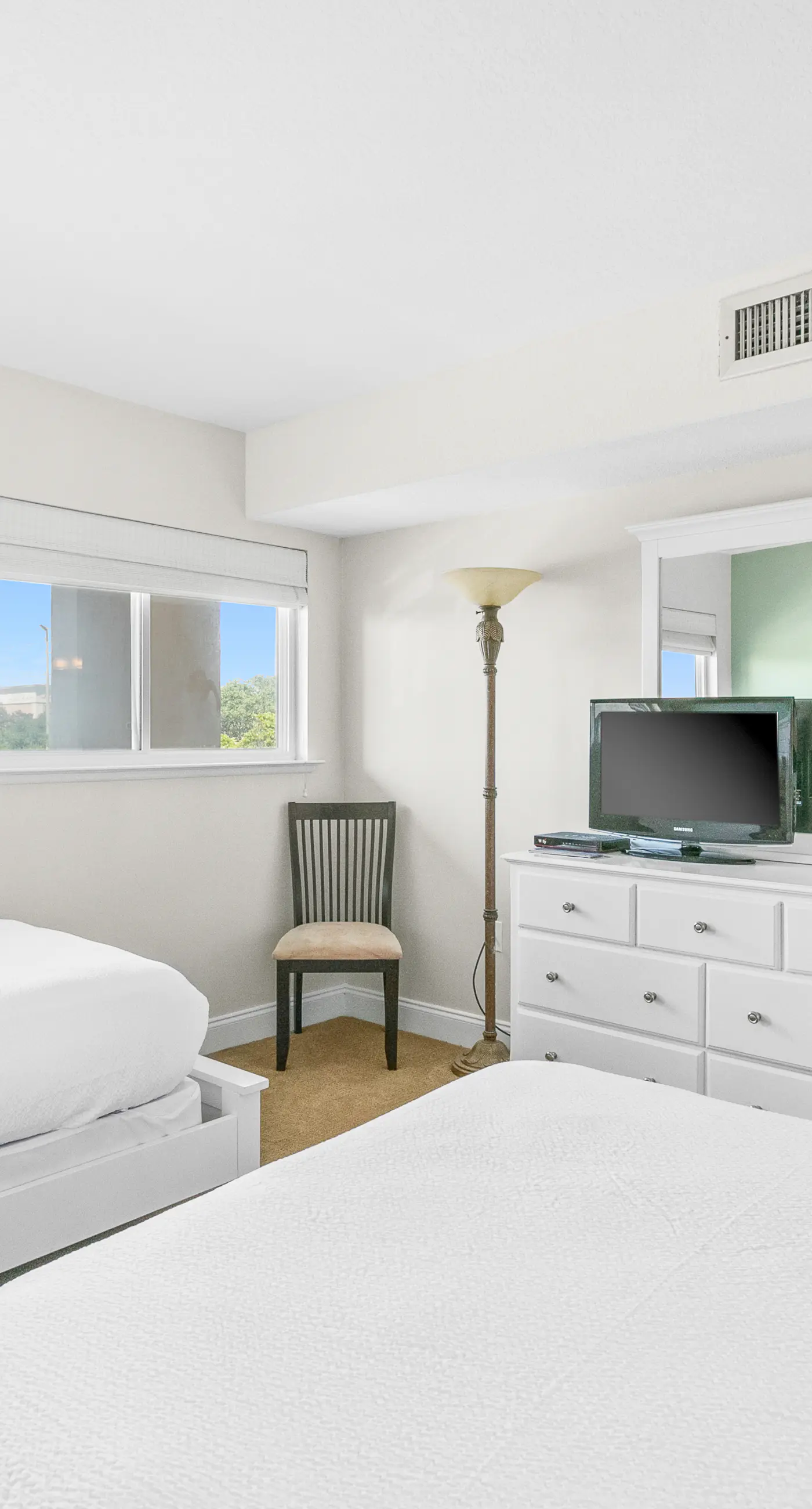 Well-equipped Gulf-front condo on 3rd floor with outdoor pool, grills & gym