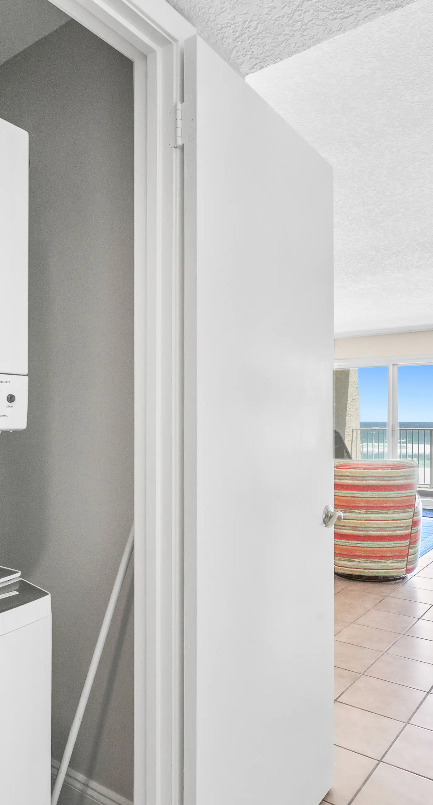 Well-equipped Gulf-front condo on 3rd floor with outdoor pool, grills & gym