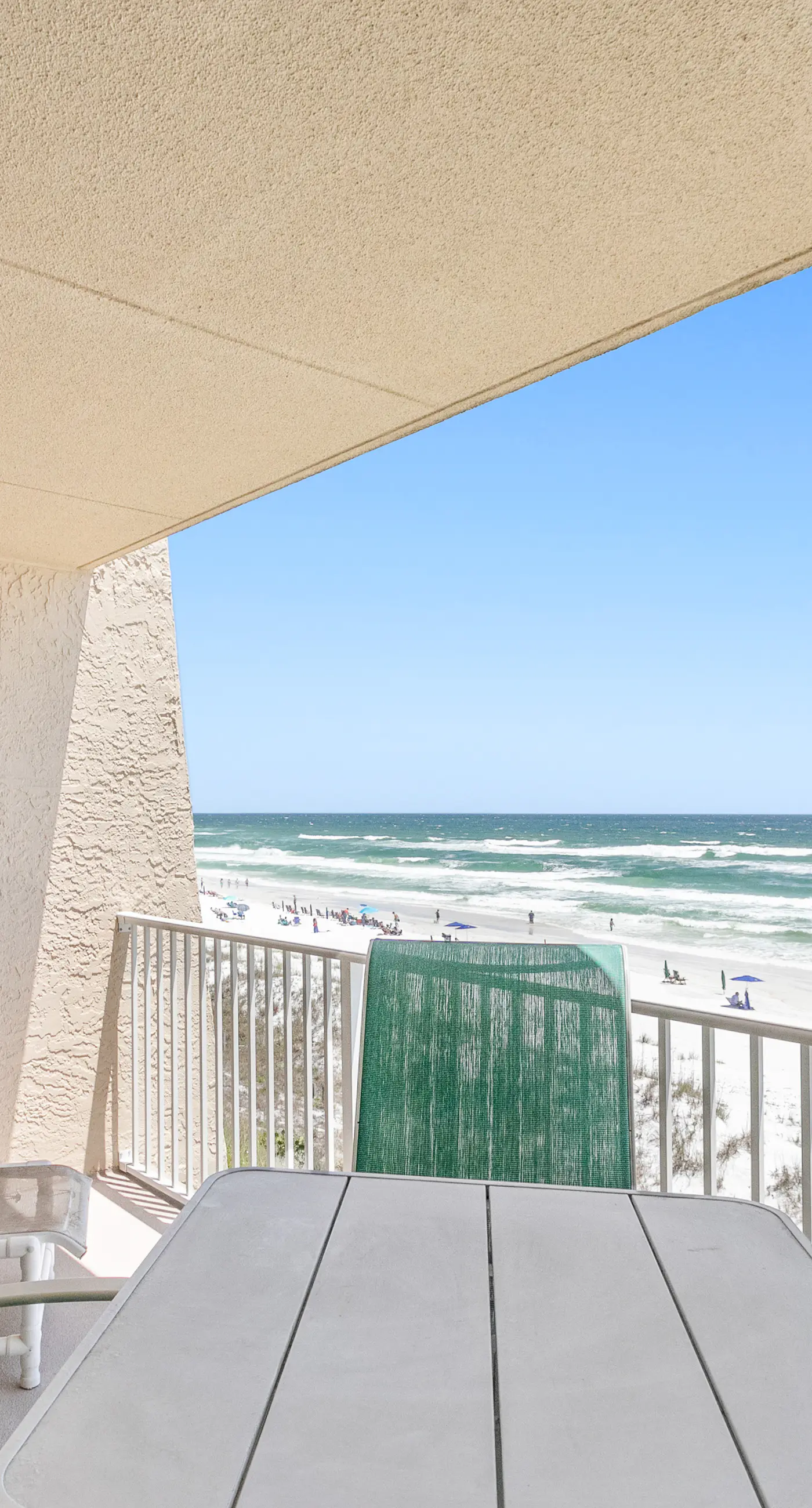 Well-equipped Gulf-front condo on 3rd floor with outdoor pool, grills & gym