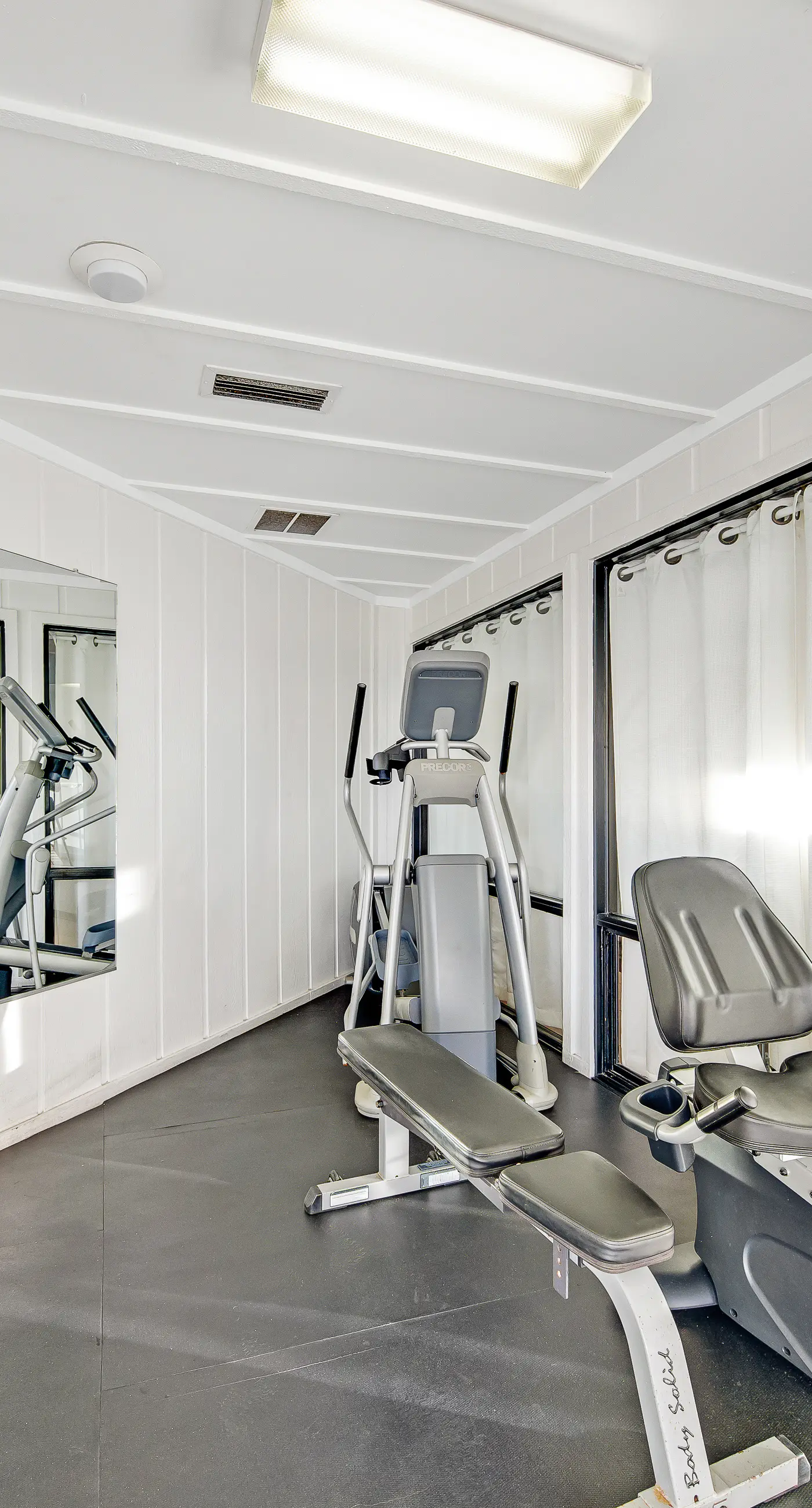 Well-equipped Gulf-front condo on 3rd floor with outdoor pool, grills & gym