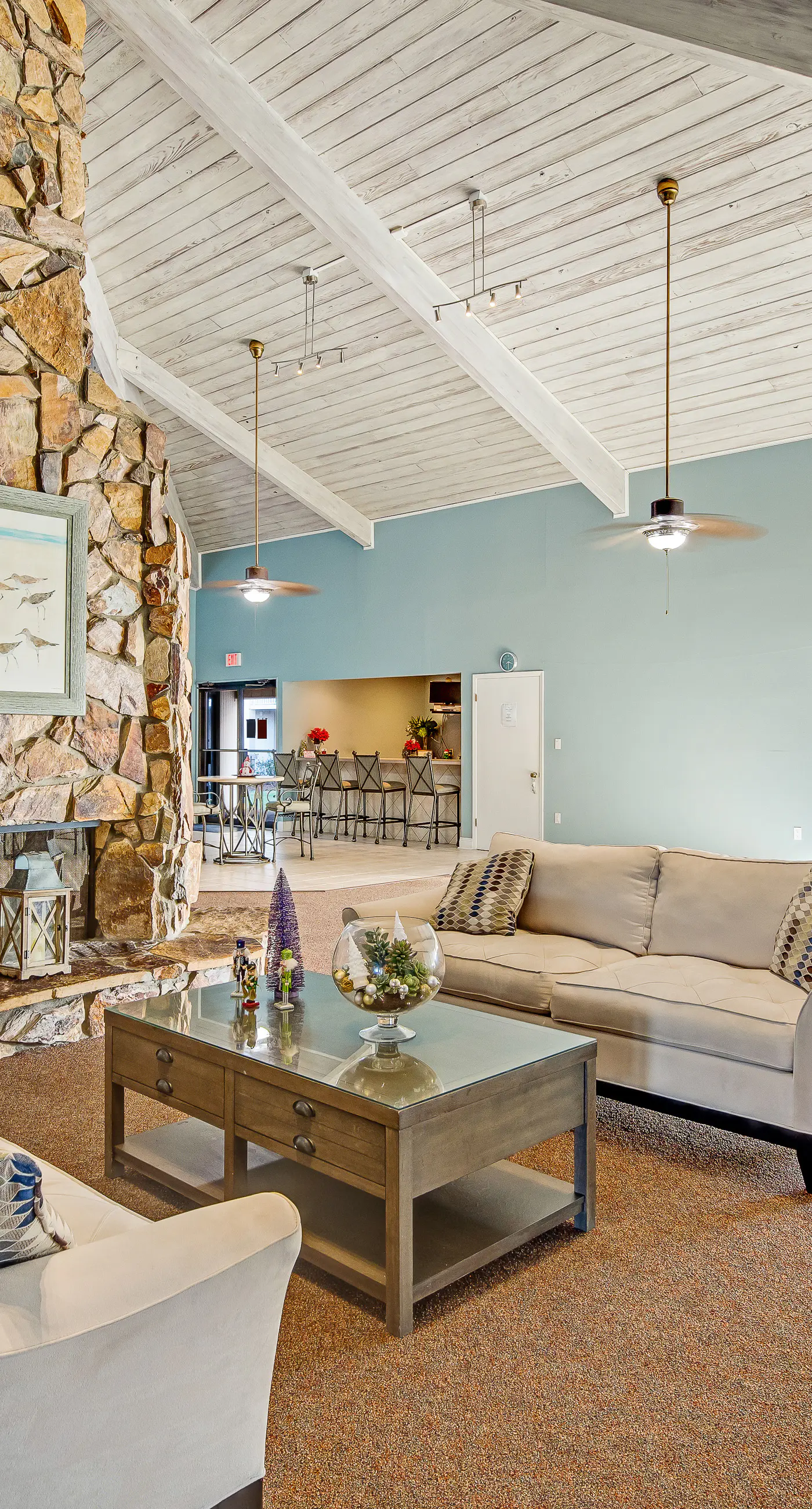 Well-equipped Gulf-front condo on 3rd floor with outdoor pool, grills & gym