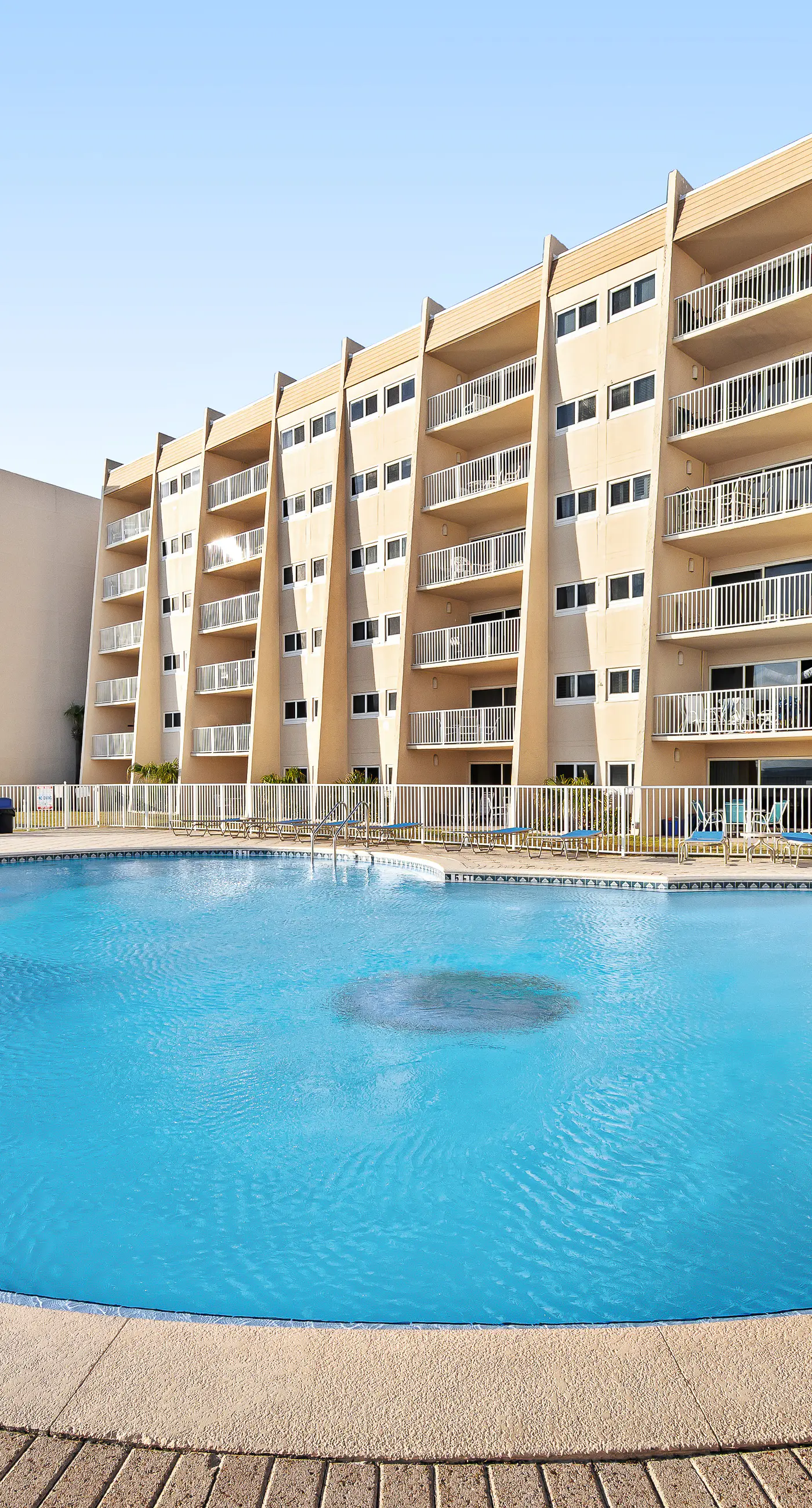 Well-equipped Gulf-front condo on 3rd floor with outdoor pool, grills & gym