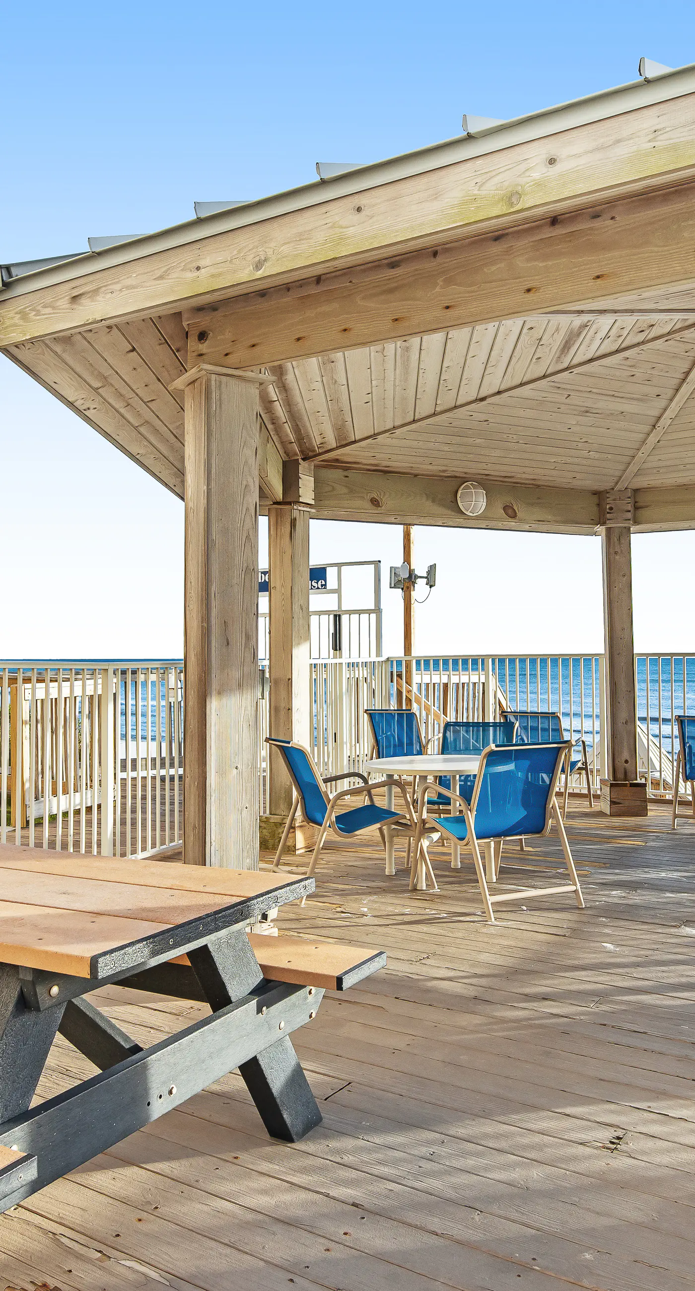 Well-equipped Gulf-front condo on 3rd floor with outdoor pool, grills & gym