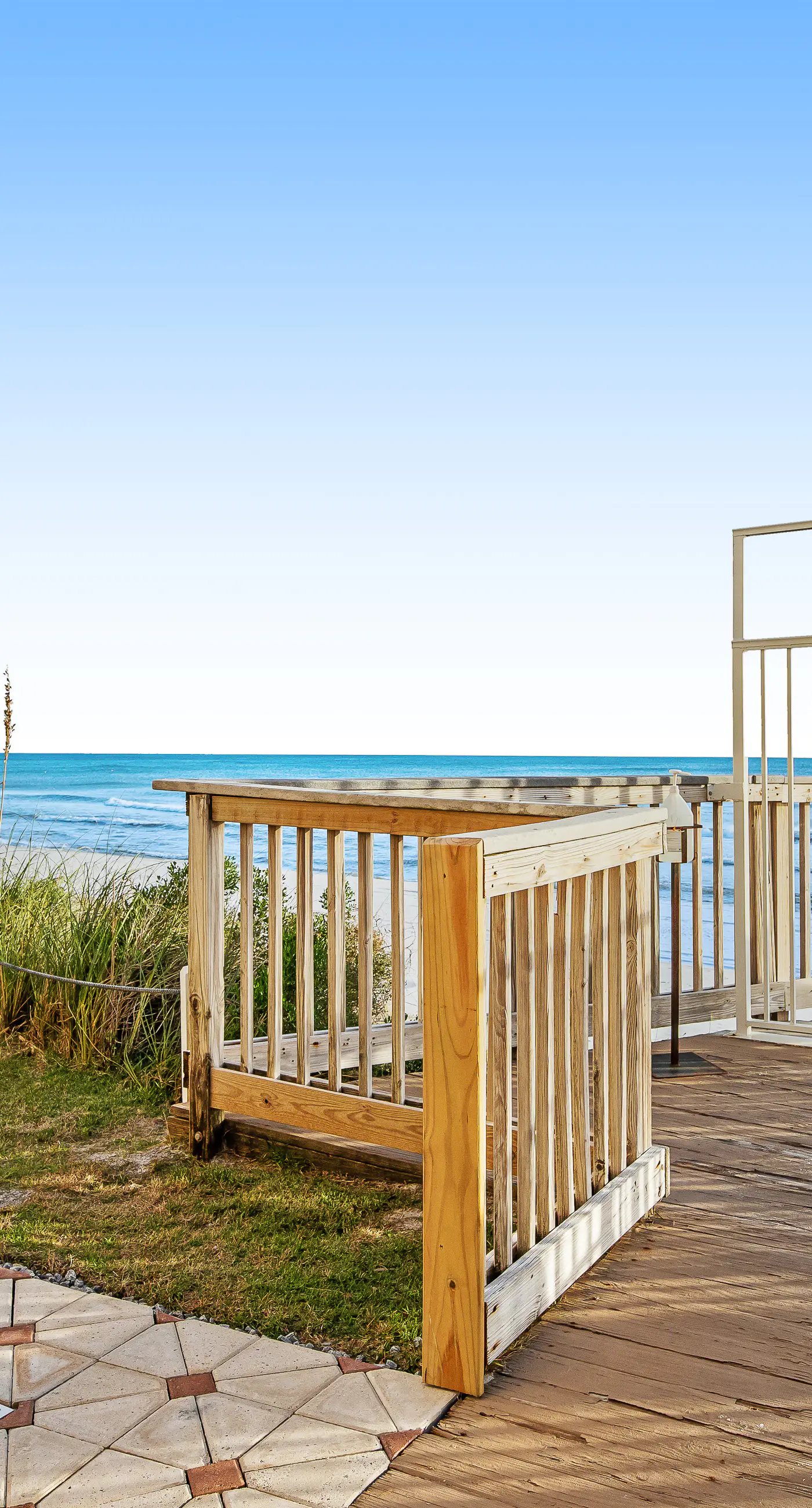 Well-equipped Gulf-front condo on 3rd floor with outdoor pool, grills & gym