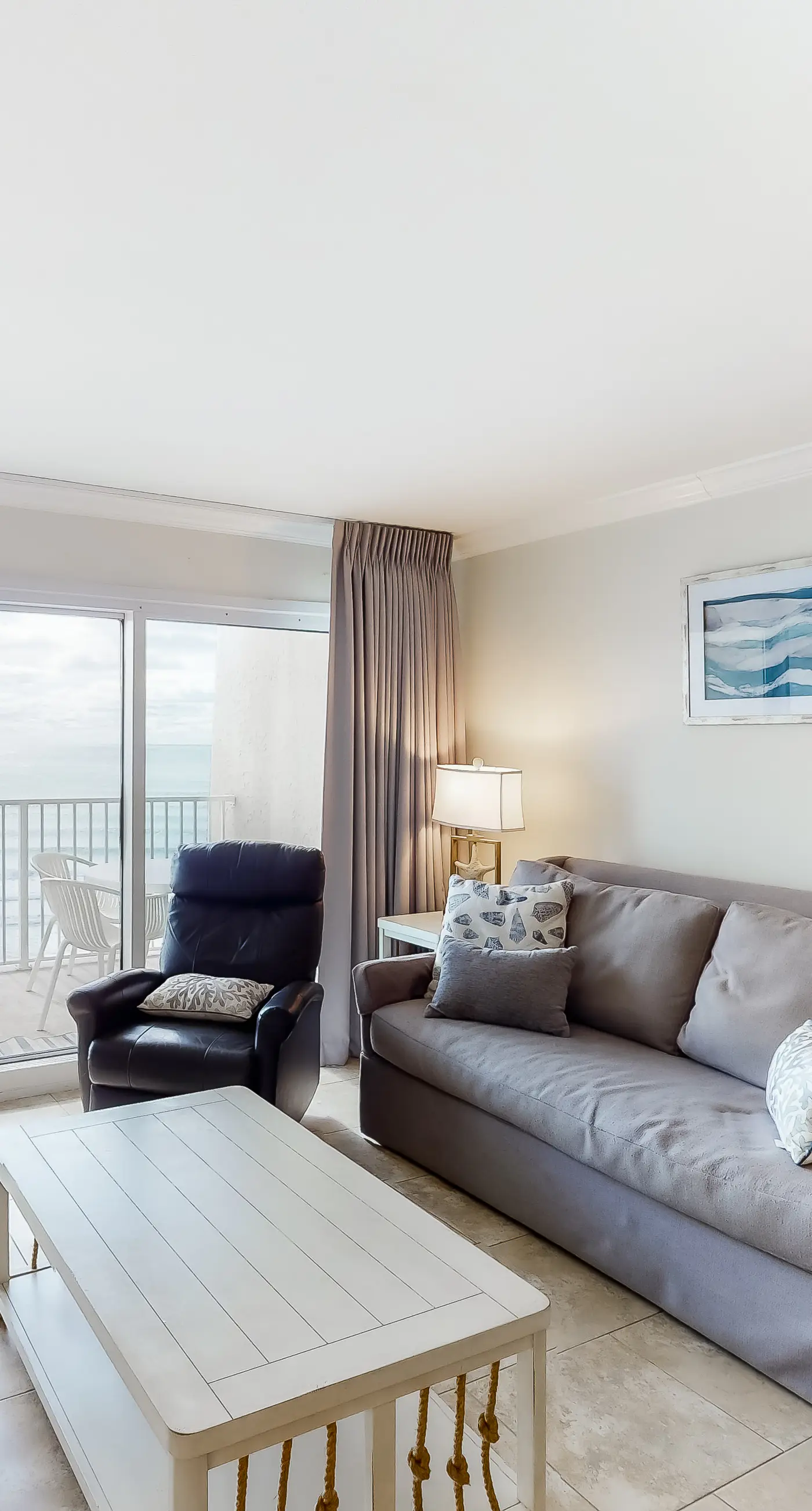 5th Floor Pretty Gulf-front Condo Great Amenities, Near shops and dining