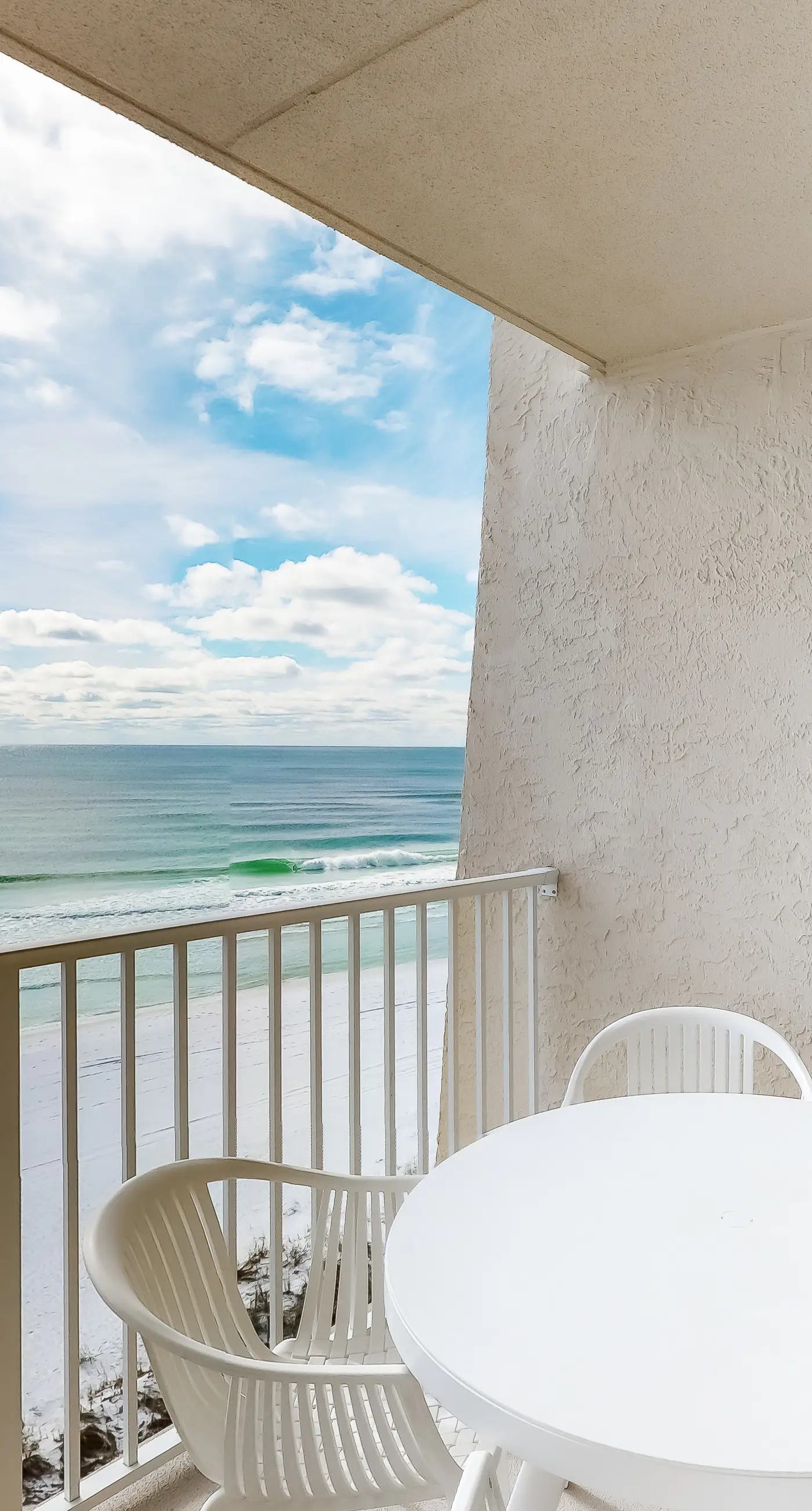 5th Floor Pretty Gulf-front Condo Great Amenities, Near shops and dining