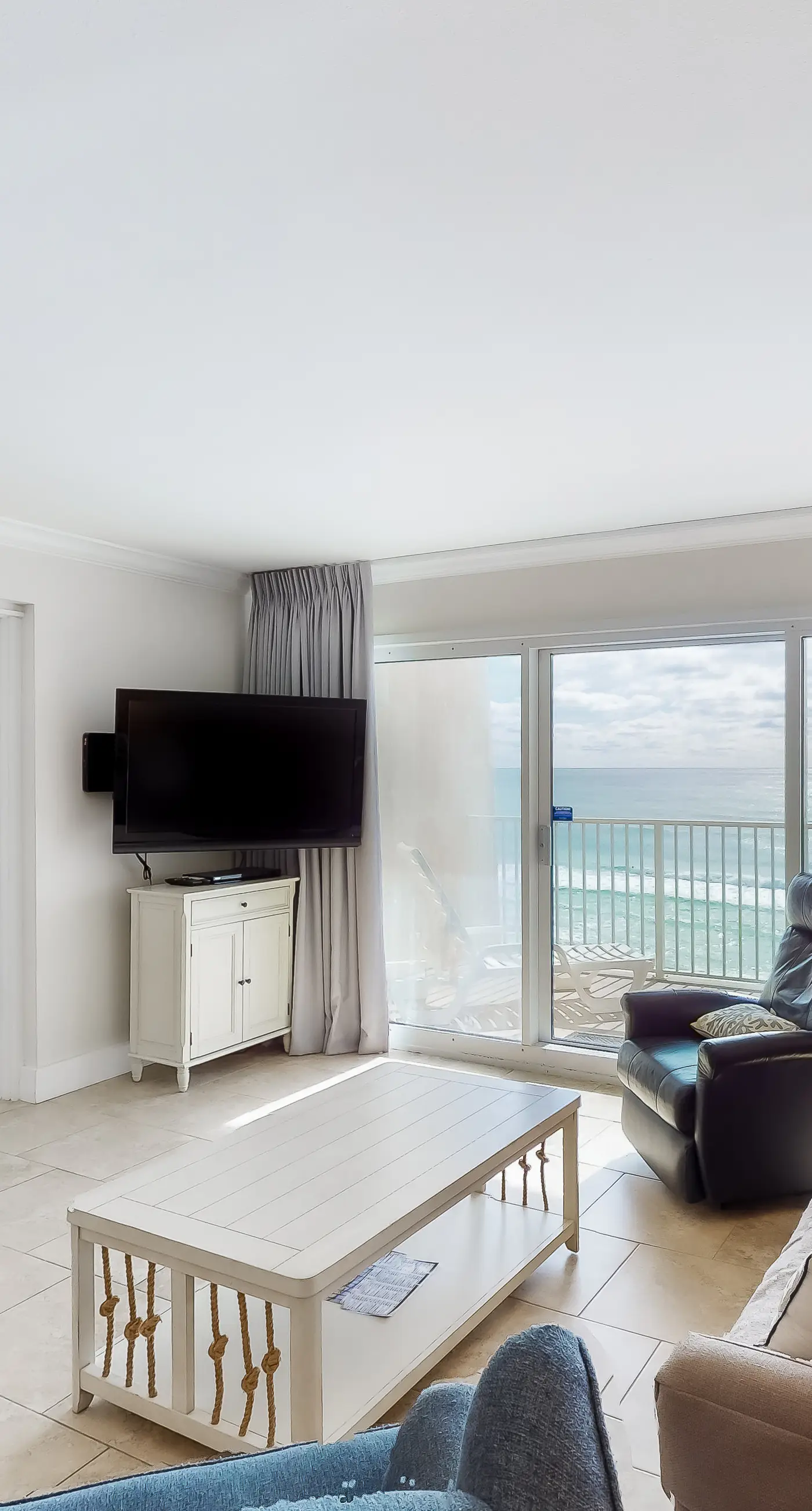 5th Floor Pretty Gulf-front Condo Great Amenities, Near shops and dining