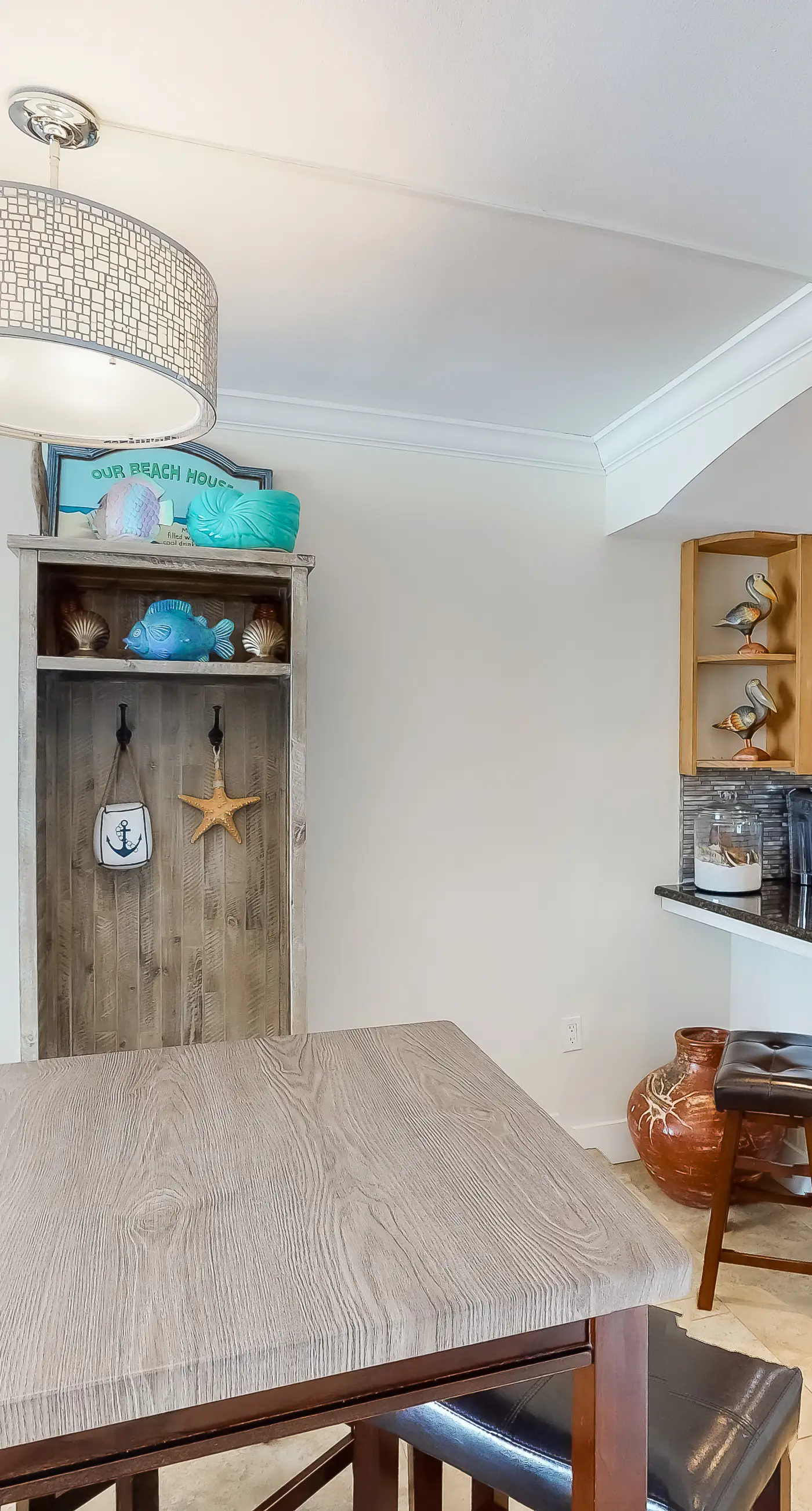 5th Floor Pretty Gulf-front Condo Great Amenities, Near shops and dining