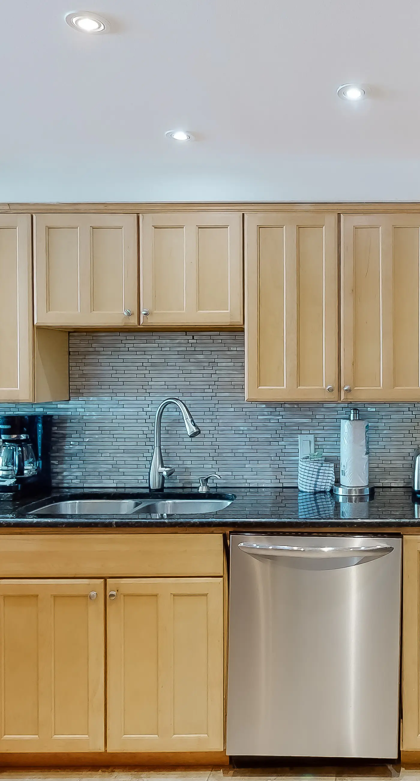 5th Floor Pretty Gulf-front Condo Great Amenities, Near shops and dining