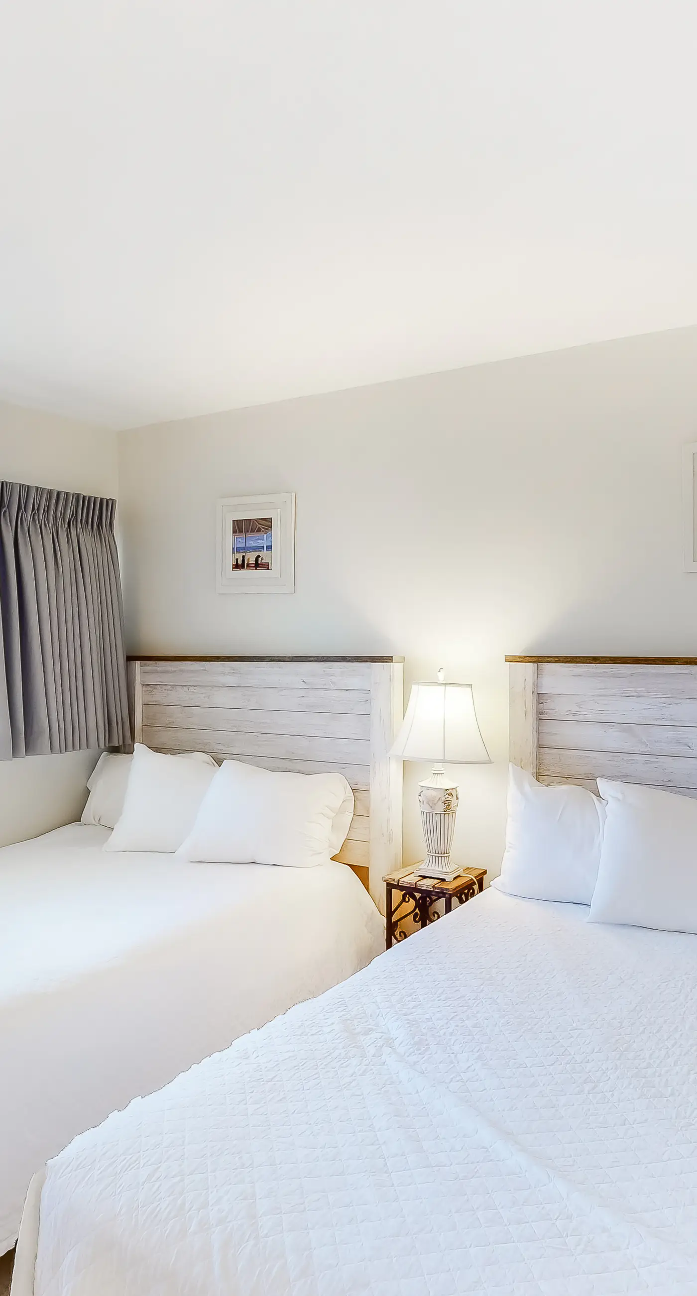 5th Floor Pretty Gulf-front Condo Great Amenities, Near shops and dining