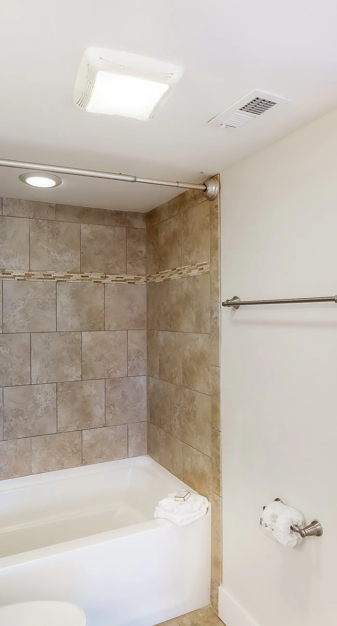 5th Floor Pretty Gulf-front Condo Great Amenities, Near shops and dining