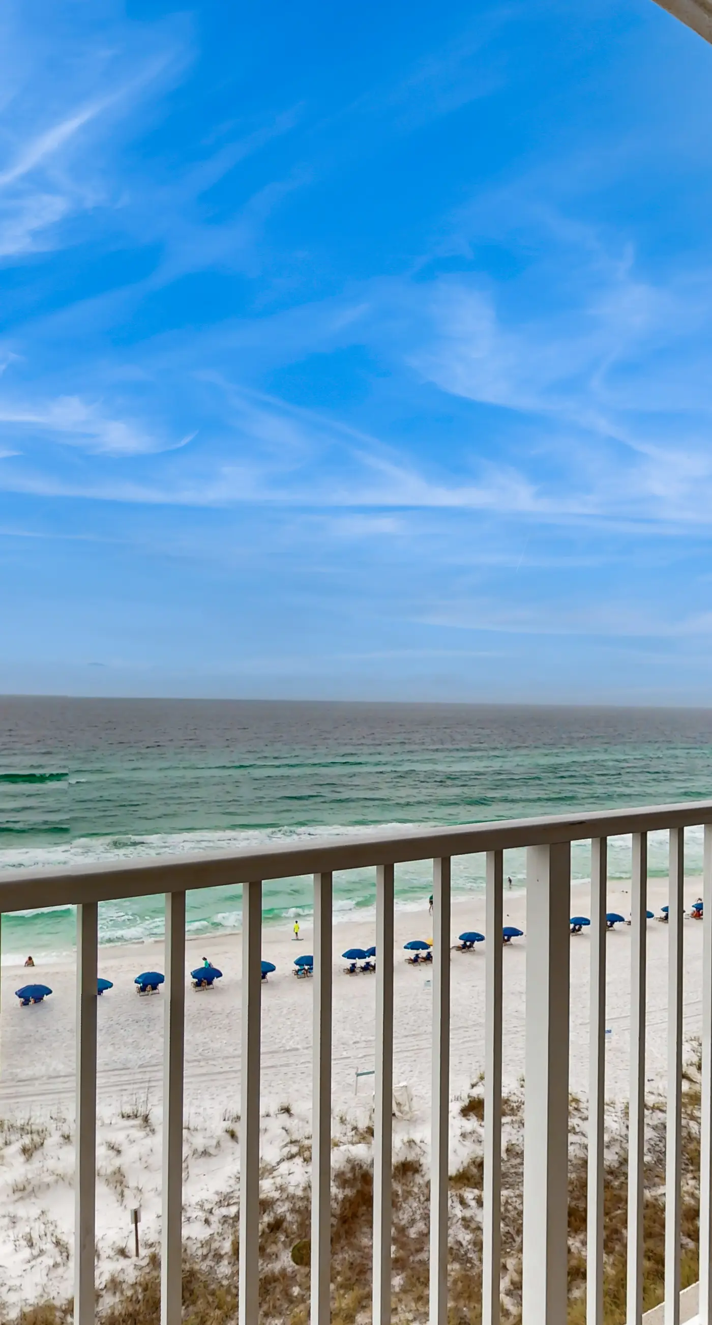 Sixth-Floor Oceanfront Condo with washer&dryer, Central AC, pool