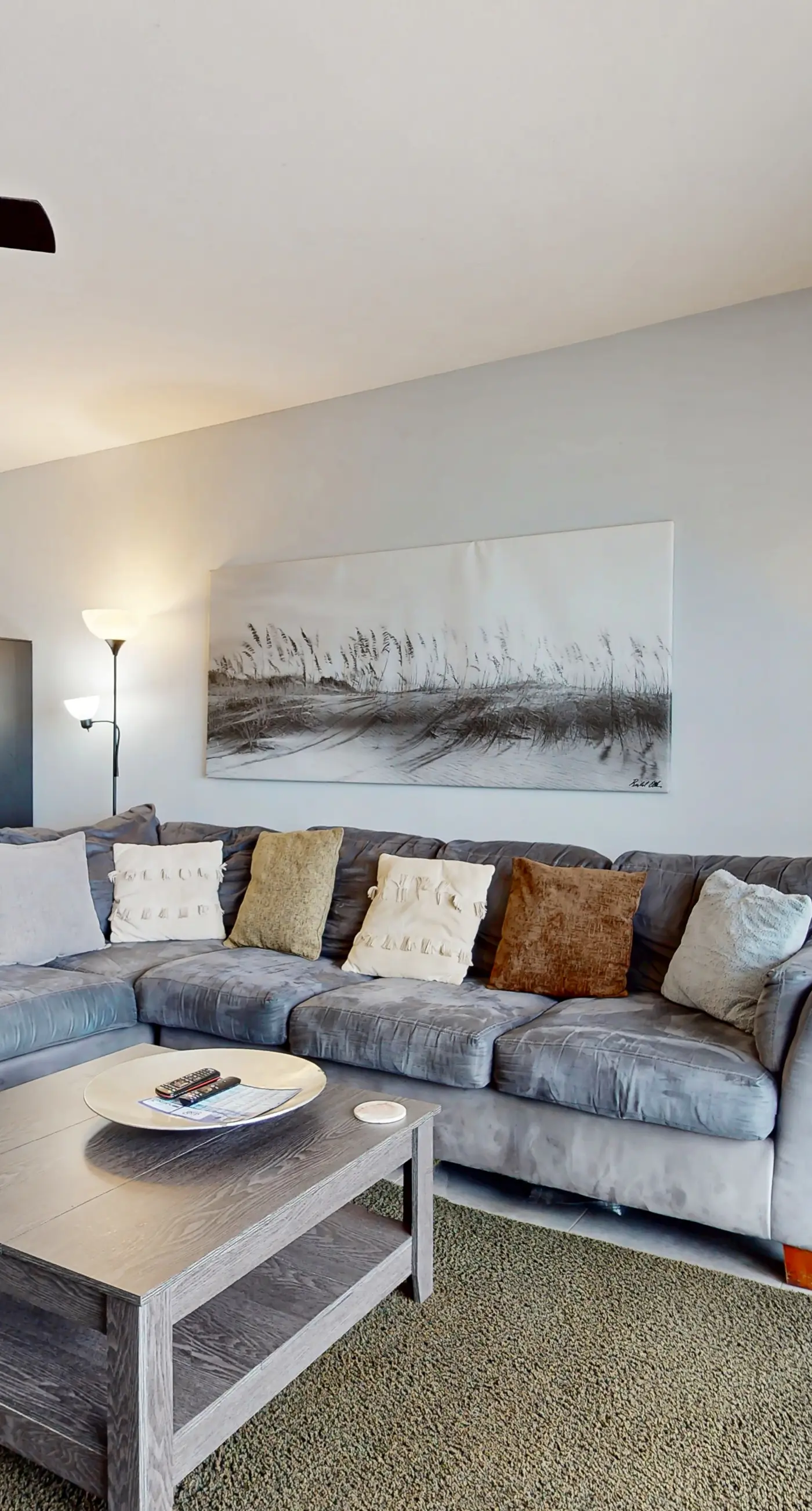 Sixth-Floor Oceanfront Condo with washer&dryer, Central AC, pool