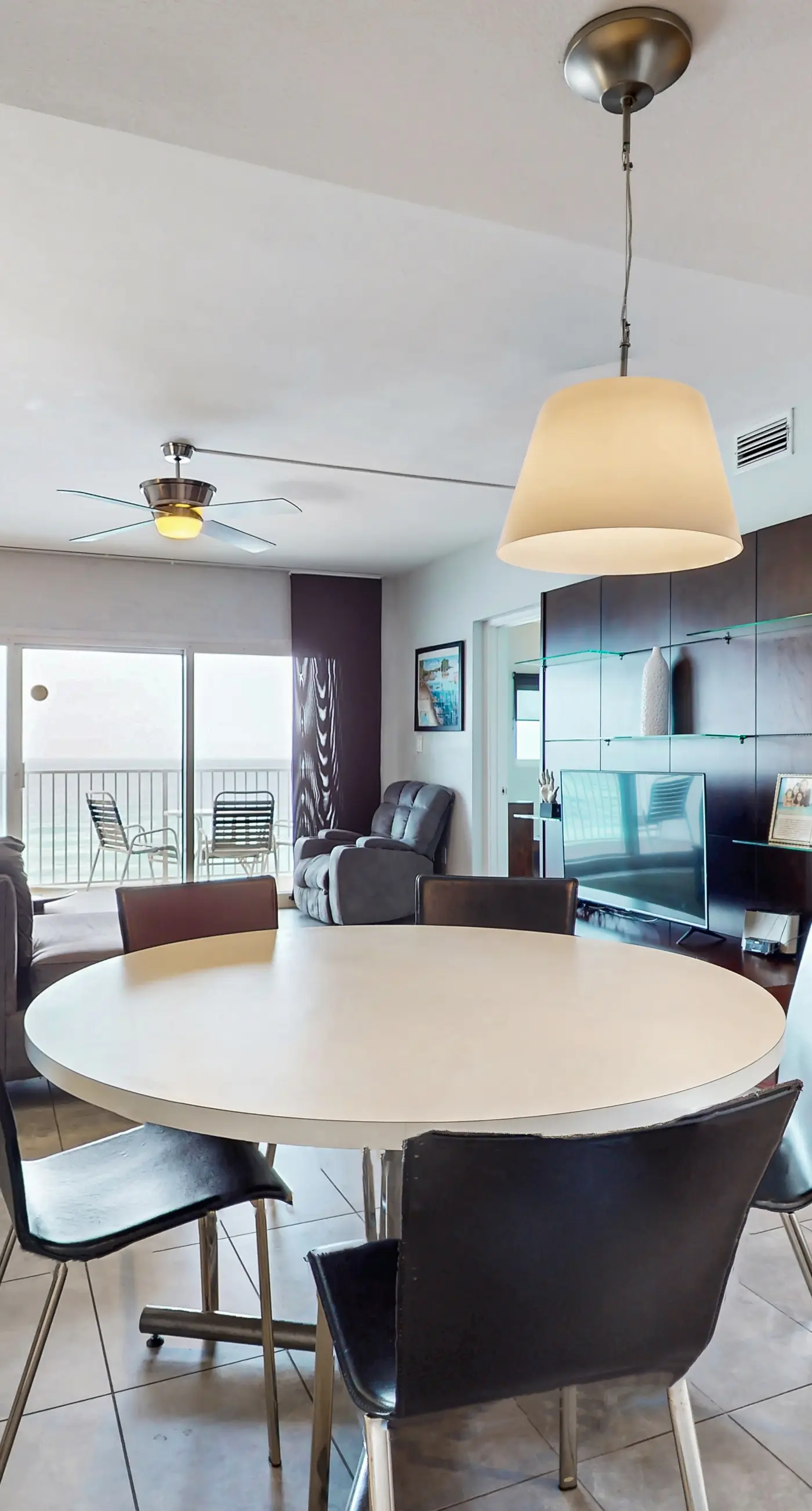 Sixth-Floor Oceanfront Condo with washer&dryer, Central AC, pool