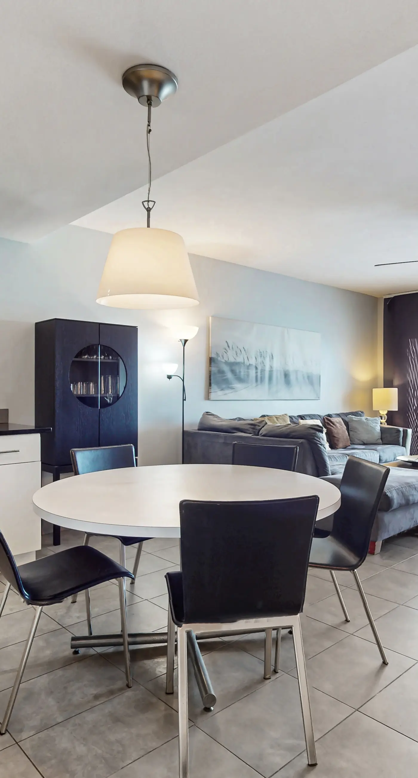 Sixth-Floor Oceanfront Condo with washer&dryer, Central AC, pool