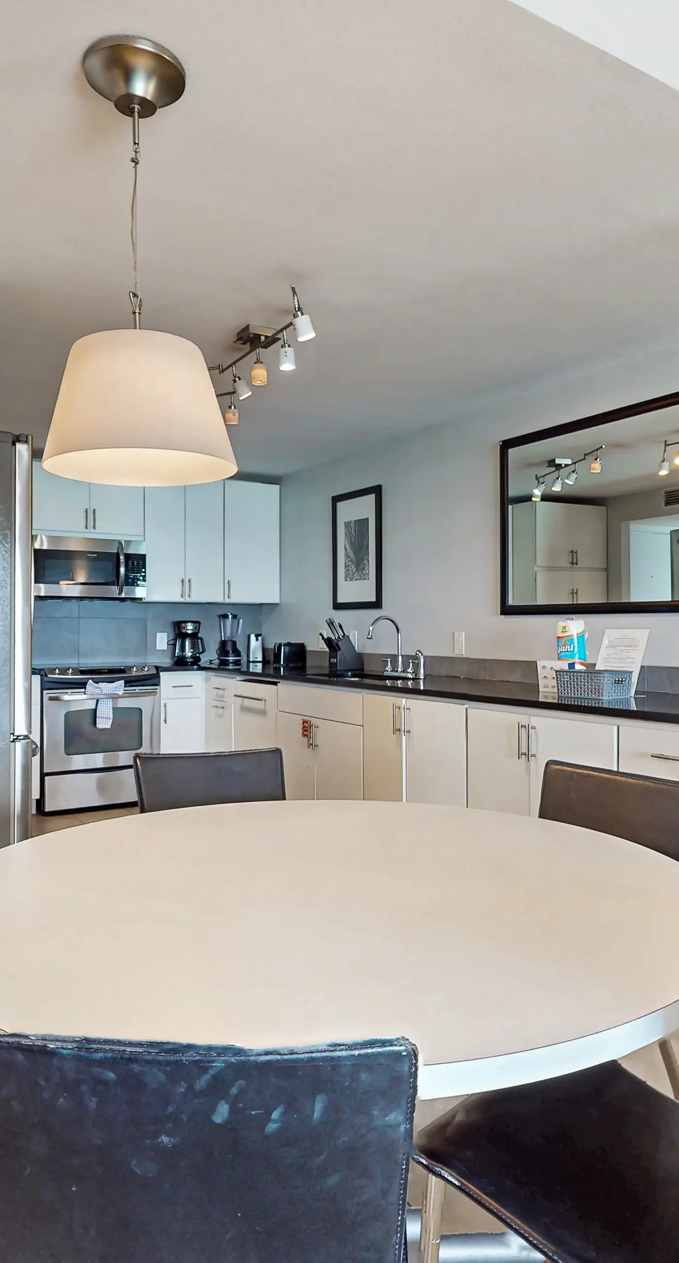 Sixth-Floor Oceanfront Condo with washer&dryer, Central AC, pool