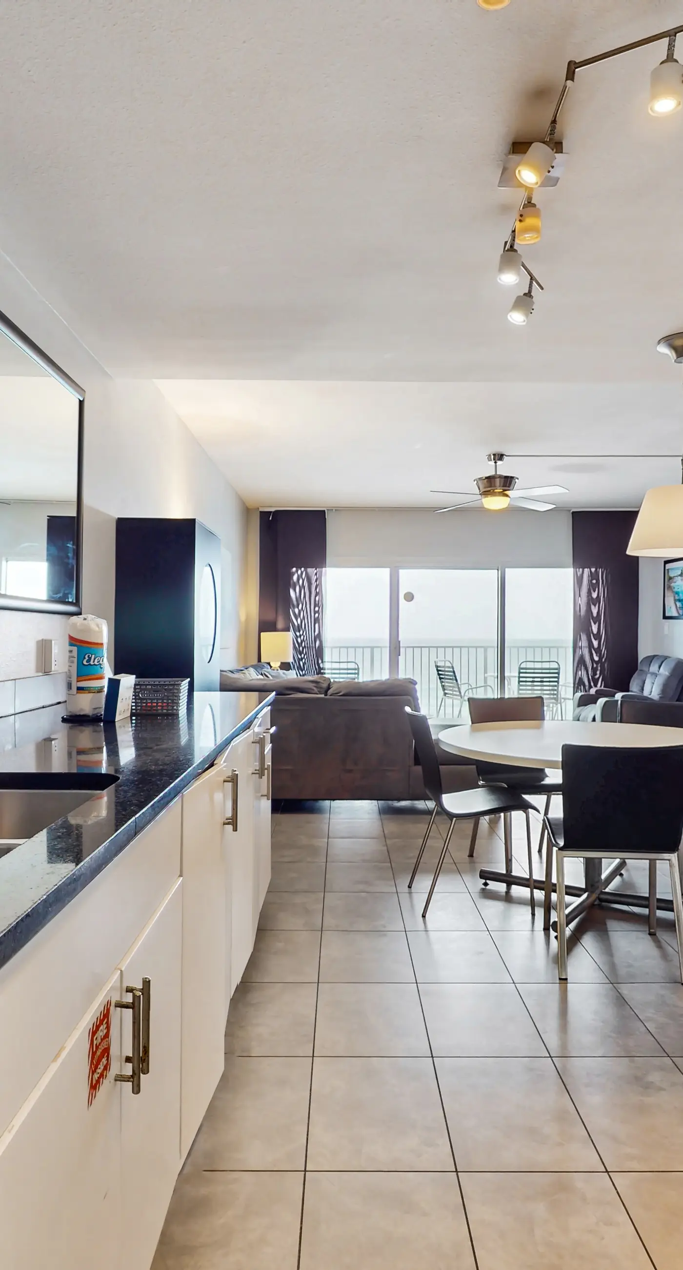 Sixth-Floor Oceanfront Condo with washer&dryer, Central AC, pool