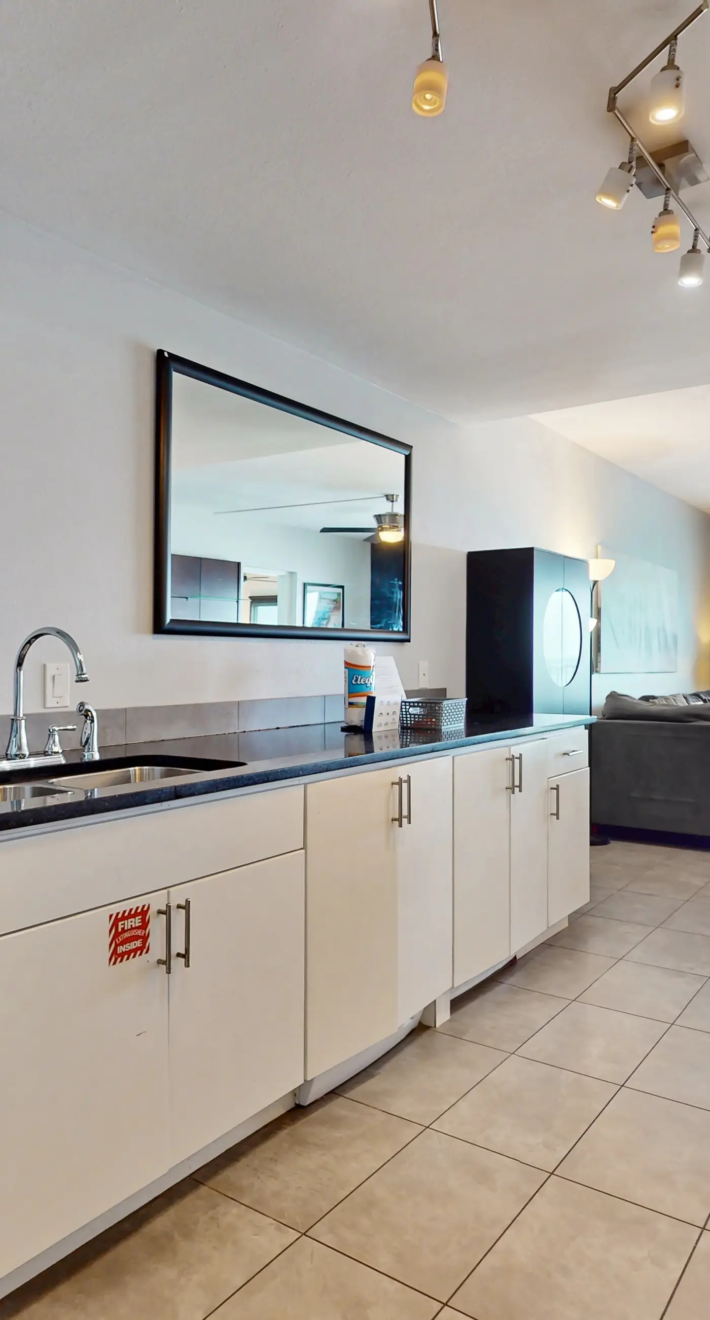 Sixth-Floor Oceanfront Condo with washer&dryer, Central AC, pool