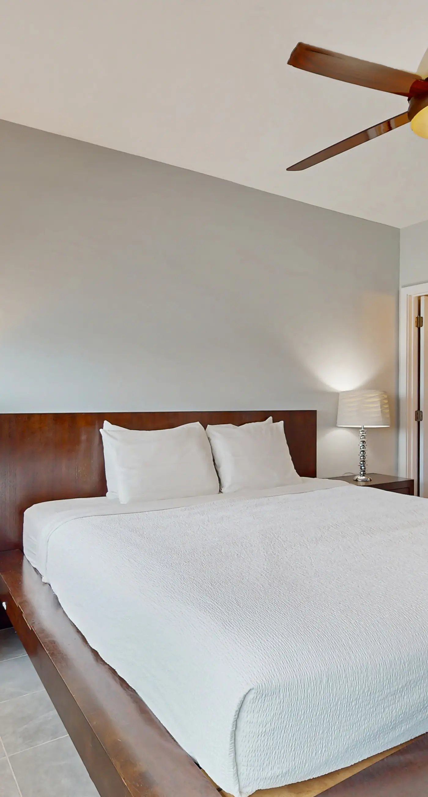 Sixth-Floor Oceanfront Condo with washer&dryer, Central AC, pool