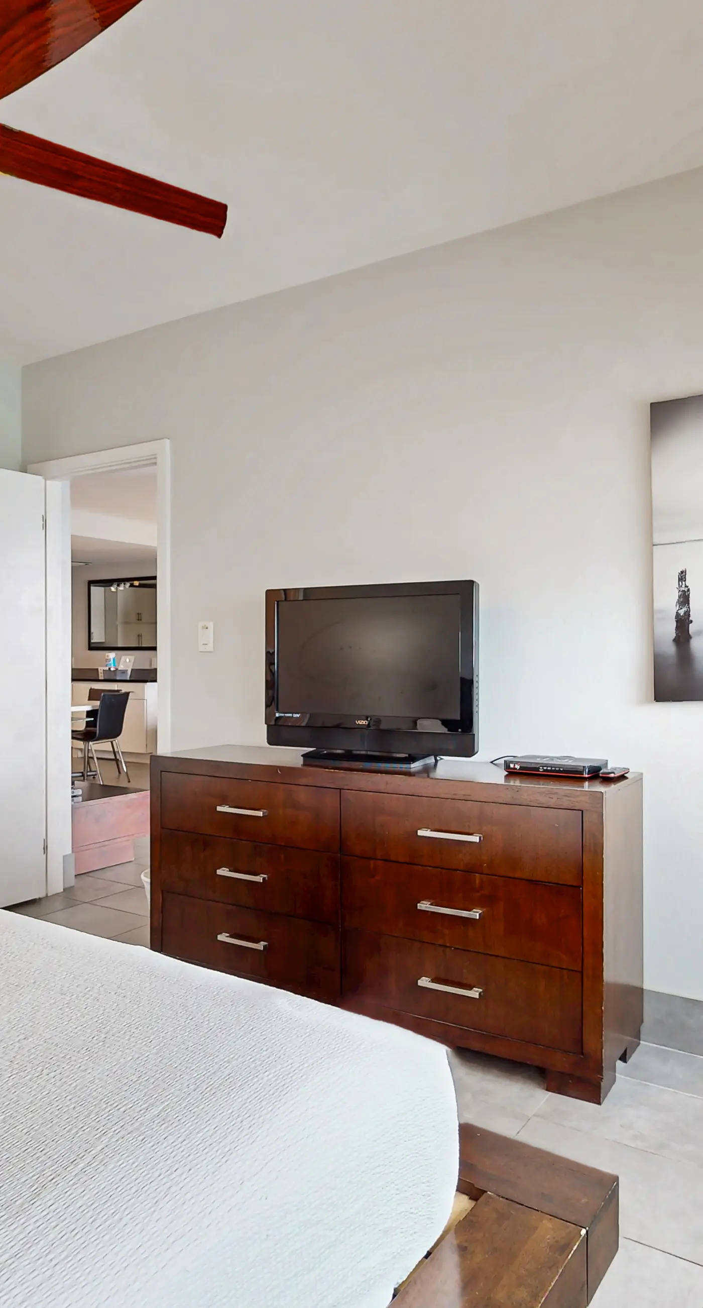 Sixth-Floor Oceanfront Condo with washer&dryer, Central AC, pool