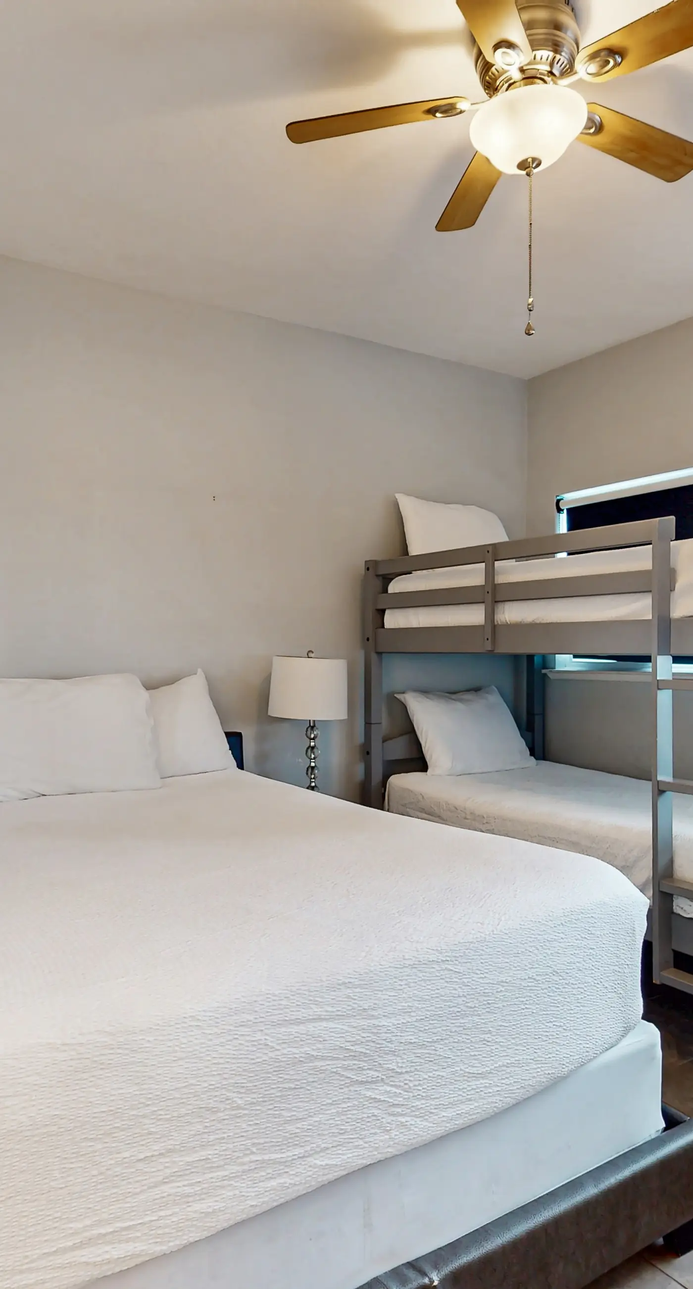 Sixth-Floor Oceanfront Condo with washer&dryer, Central AC, pool