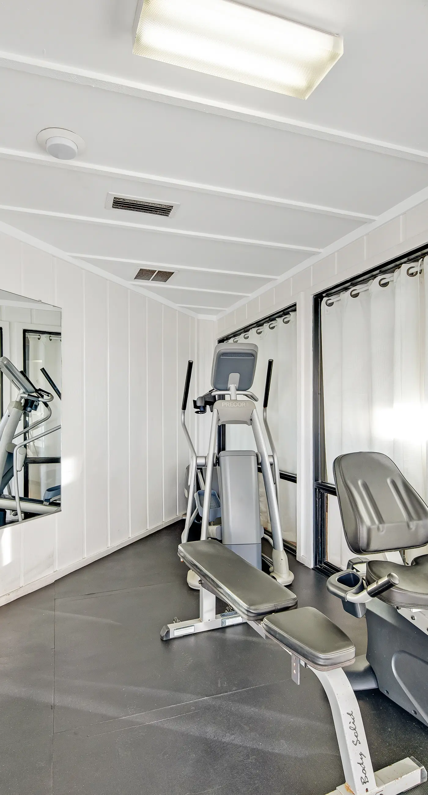 Sixth-Floor Oceanfront Condo with washer&dryer, Central AC, pool