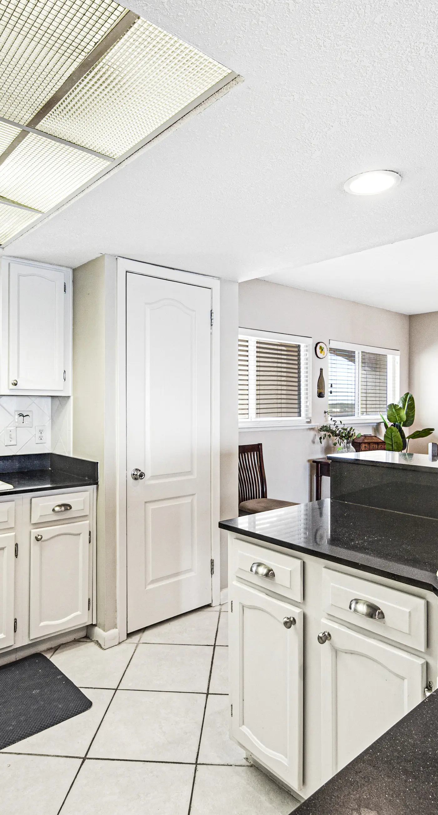 Seventh floor oceanfront condo with pool, ocean view & central AC