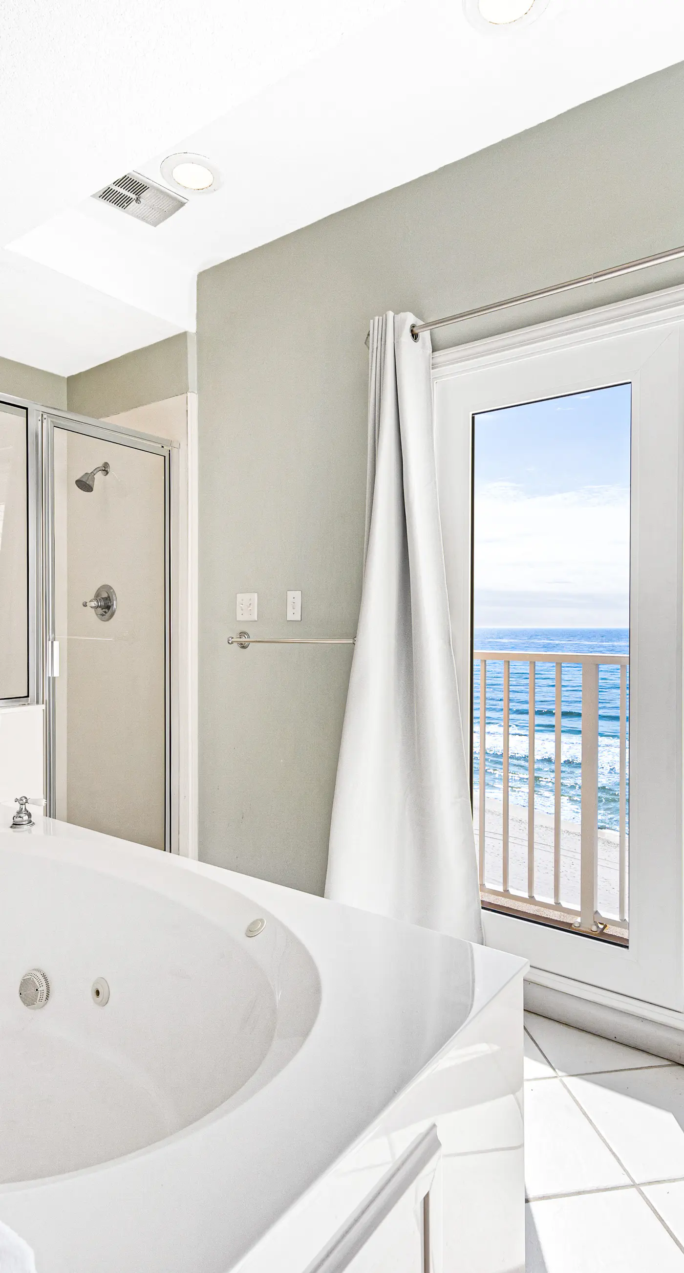 Seventh floor oceanfront condo with pool, ocean view & central AC
