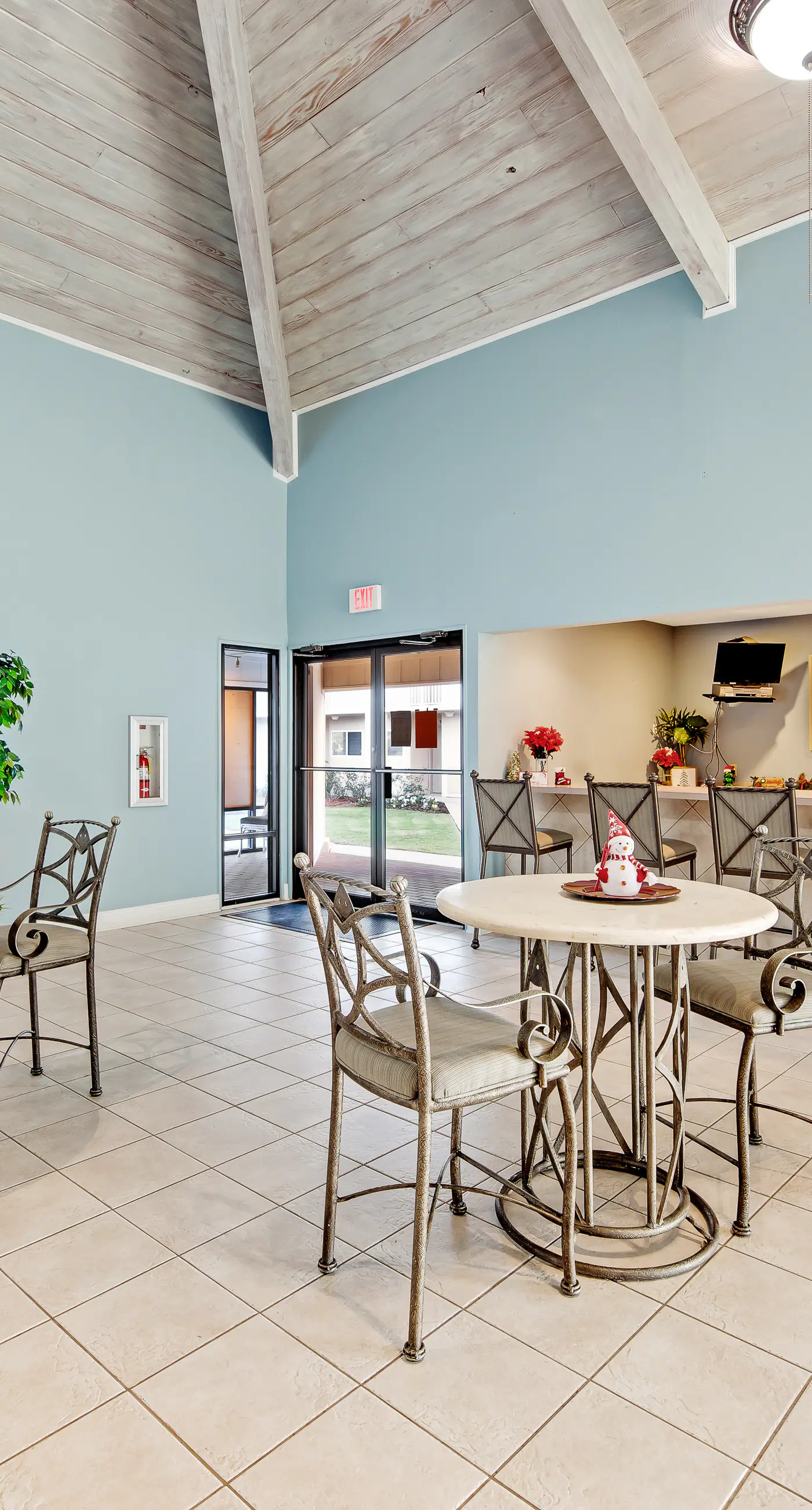 Seventh floor oceanfront condo with pool, ocean view & central AC