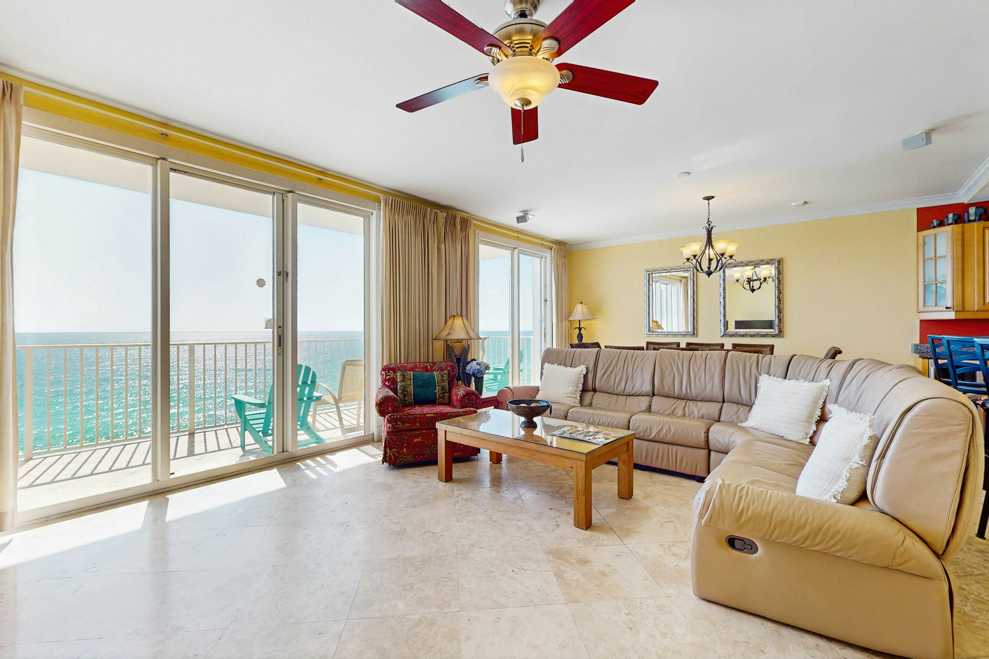Gorgeous penthouse condo, Breathtaking gulf views, Steps from dining