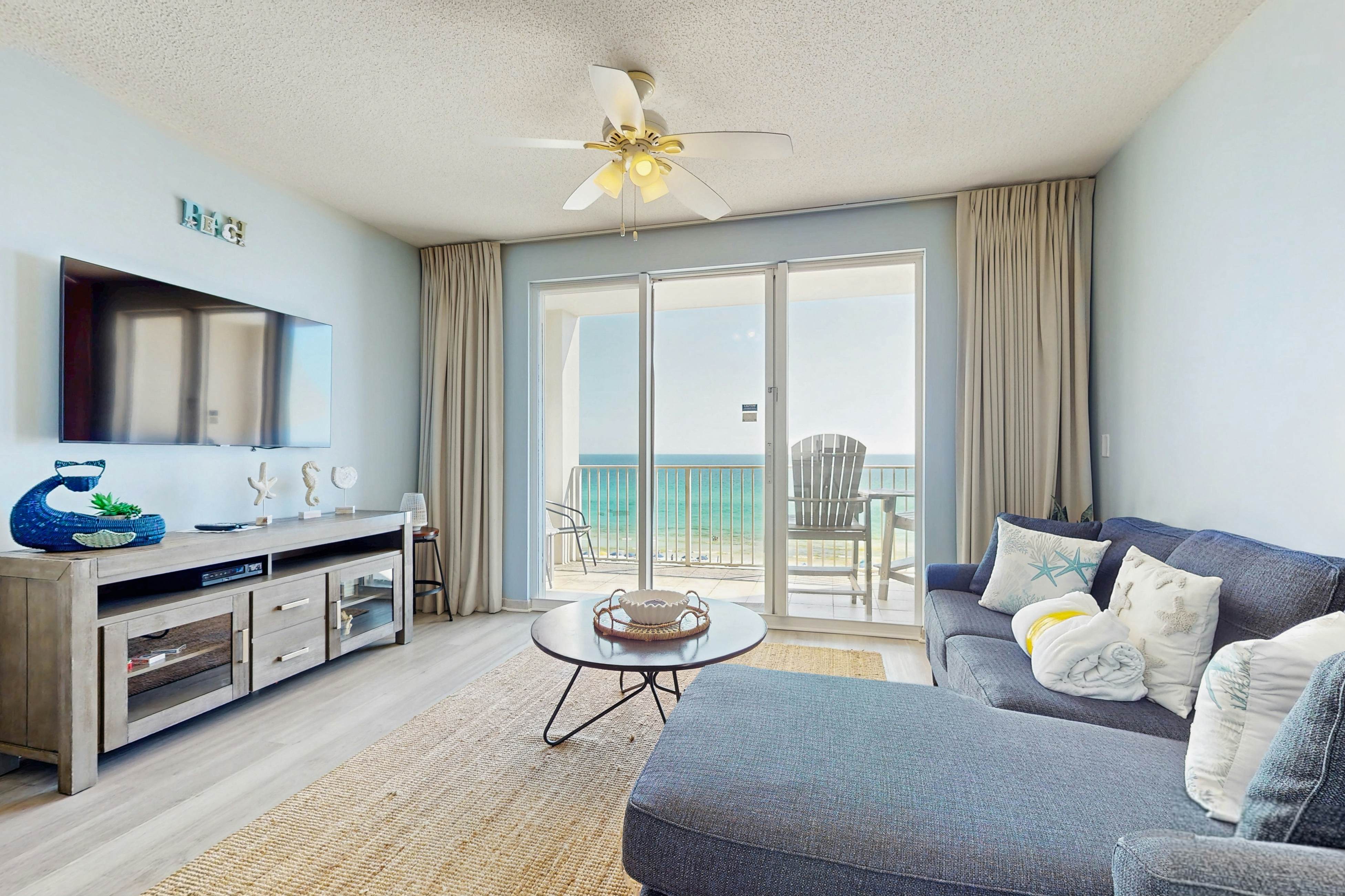 5th Floor Comfortable gulf view Condo, Steps to beach, Shopping & dining nearby