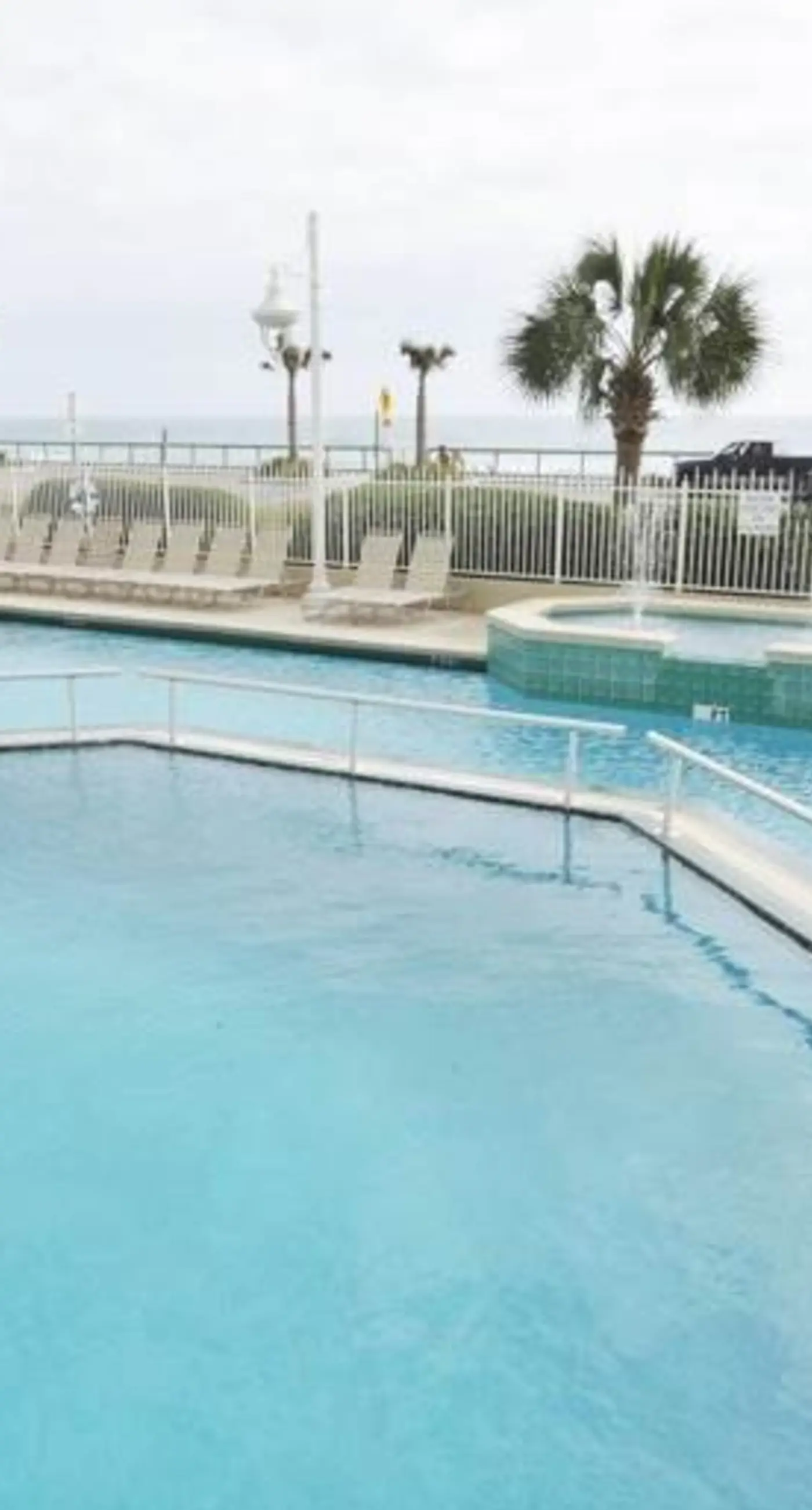 Beachview Condo with full kitchen, shared pool and beach access