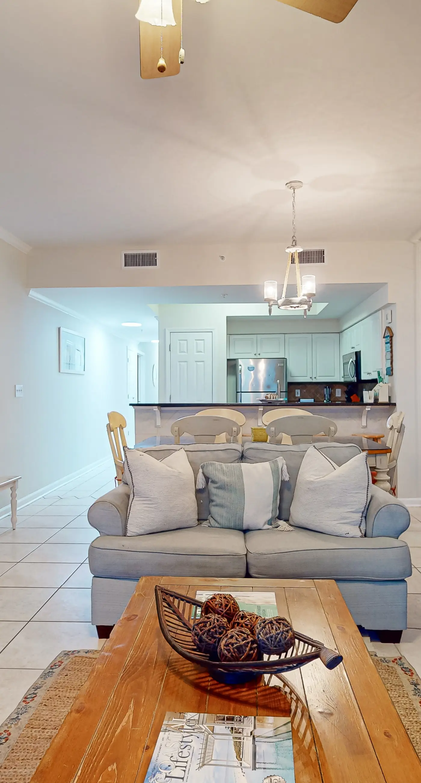 Beachview Condo with full kitchen, shared pool and beach access