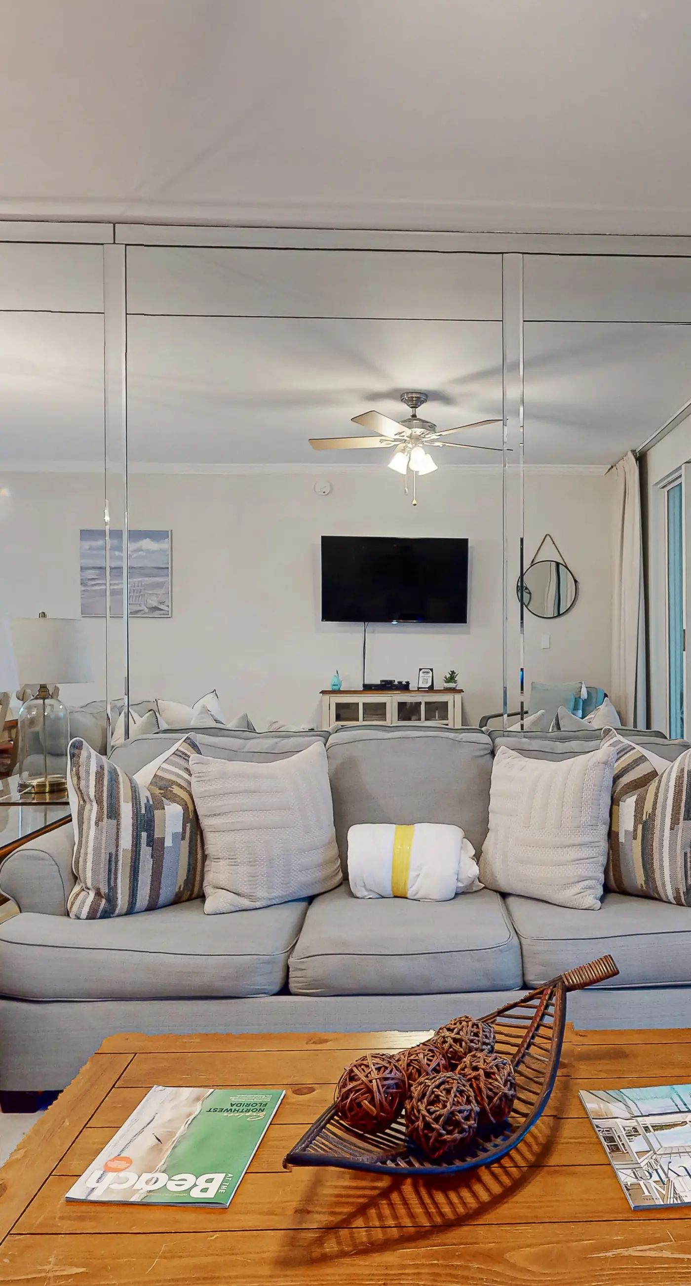 Beachview Condo with full kitchen, shared pool and beach access