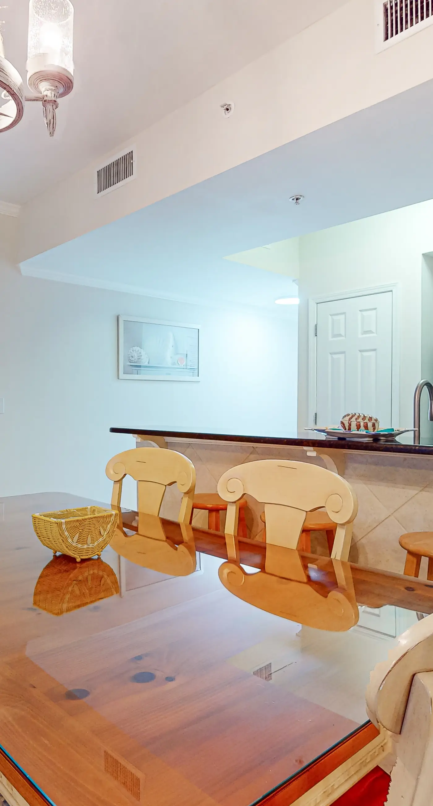 Beachview Condo with full kitchen, shared pool and beach access