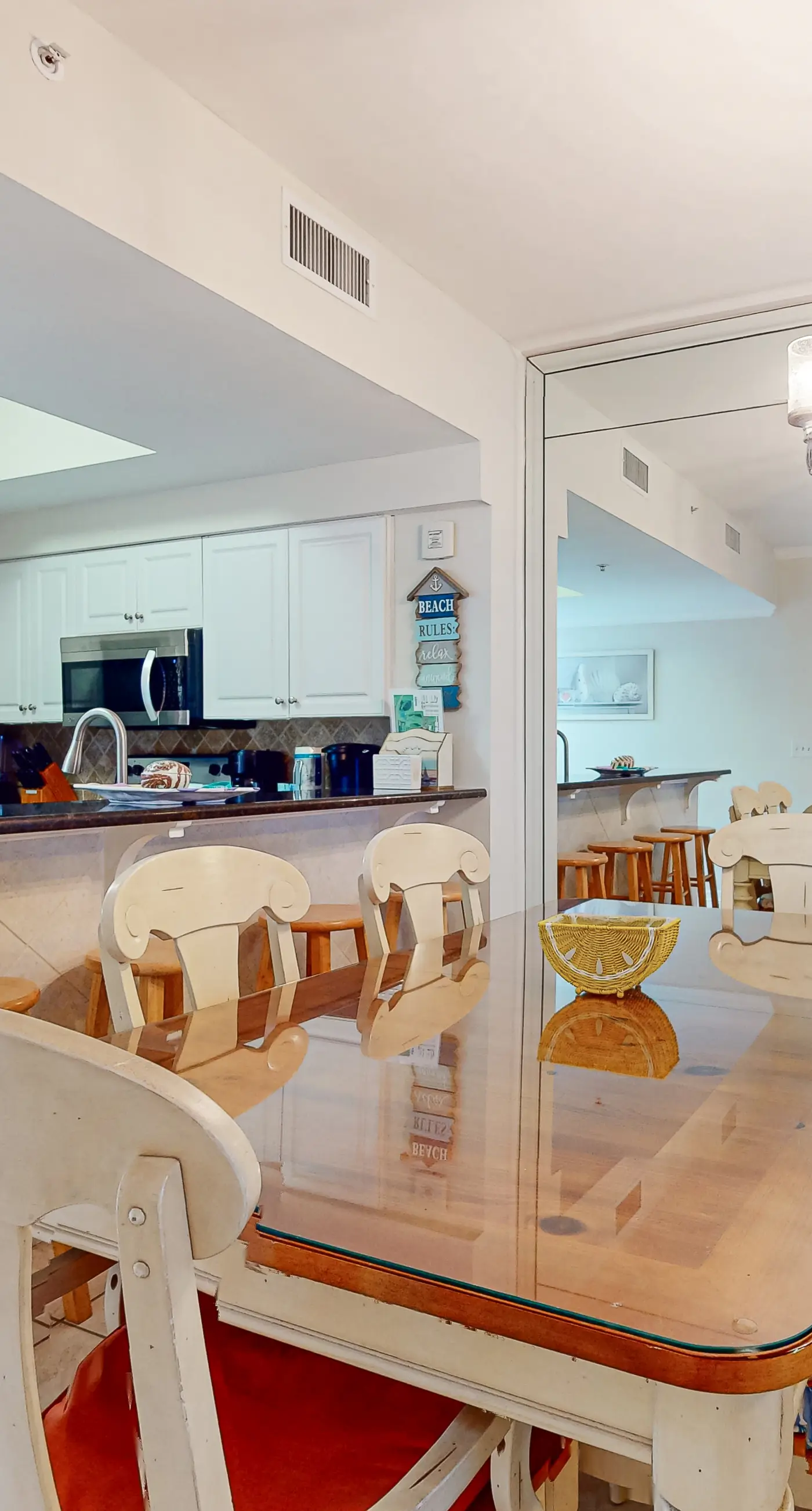 Beachview Condo with full kitchen, shared pool and beach access