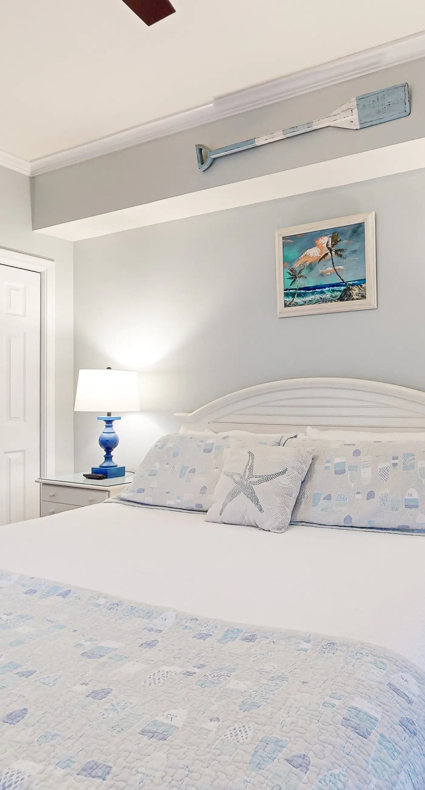 Beachview Condo with full kitchen, shared pool and beach access