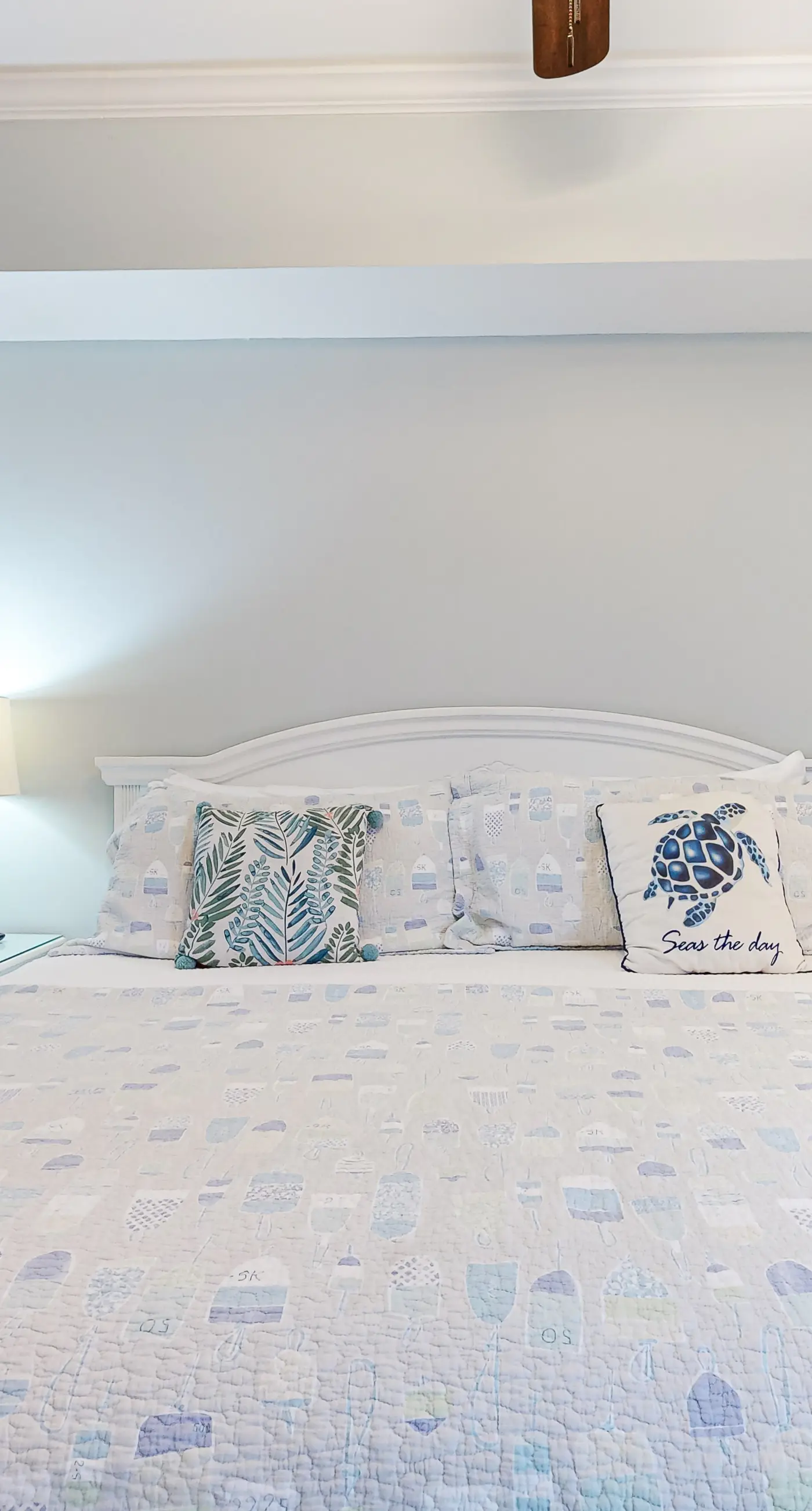 Beachview Condo with full kitchen, shared pool and beach access