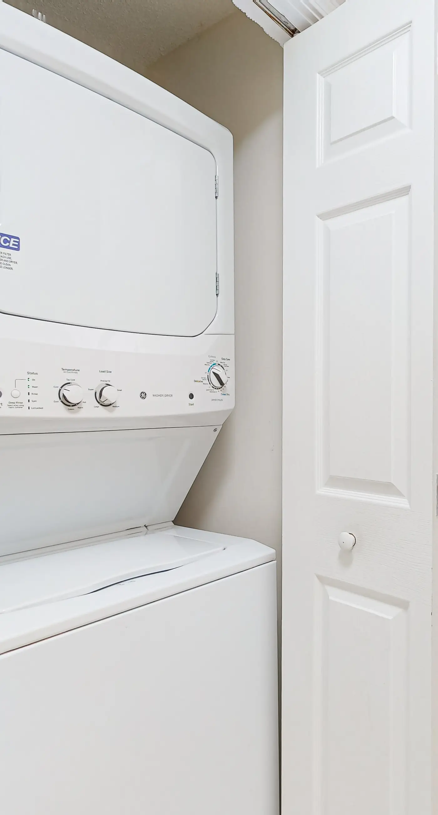 Beachview Condo with full kitchen, shared pool and beach access