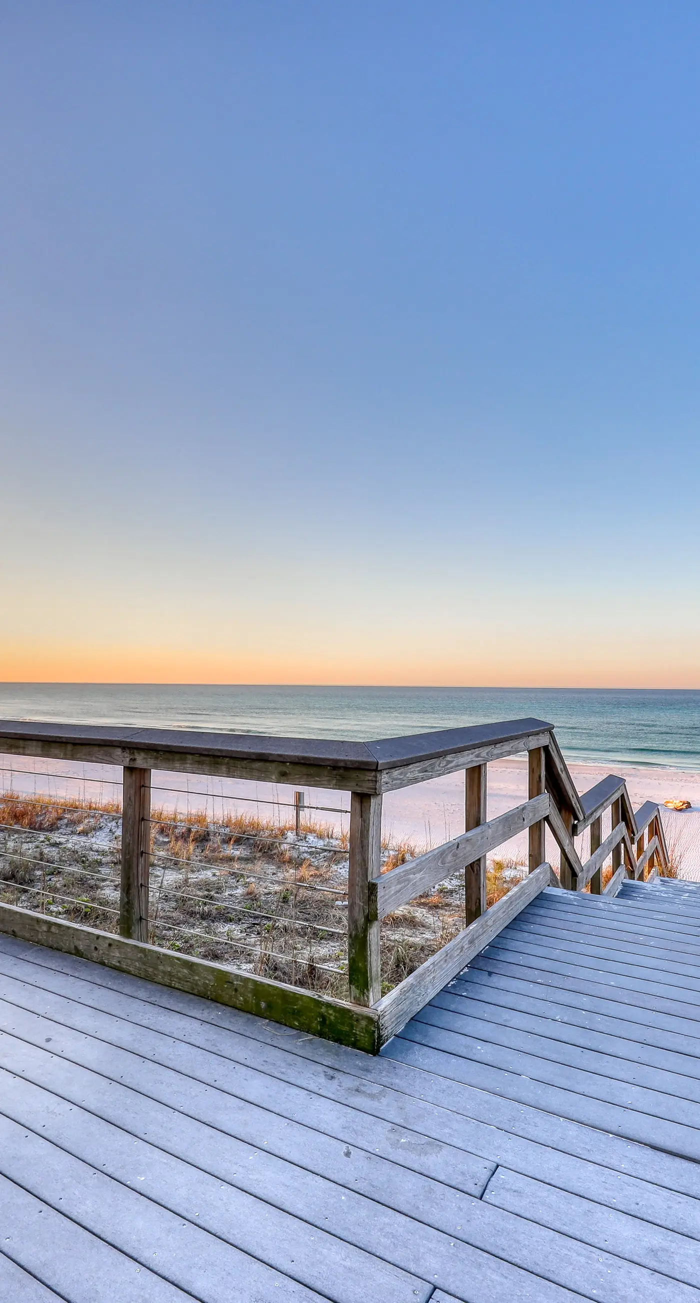 Beachview Condo with full kitchen, shared pool and beach access